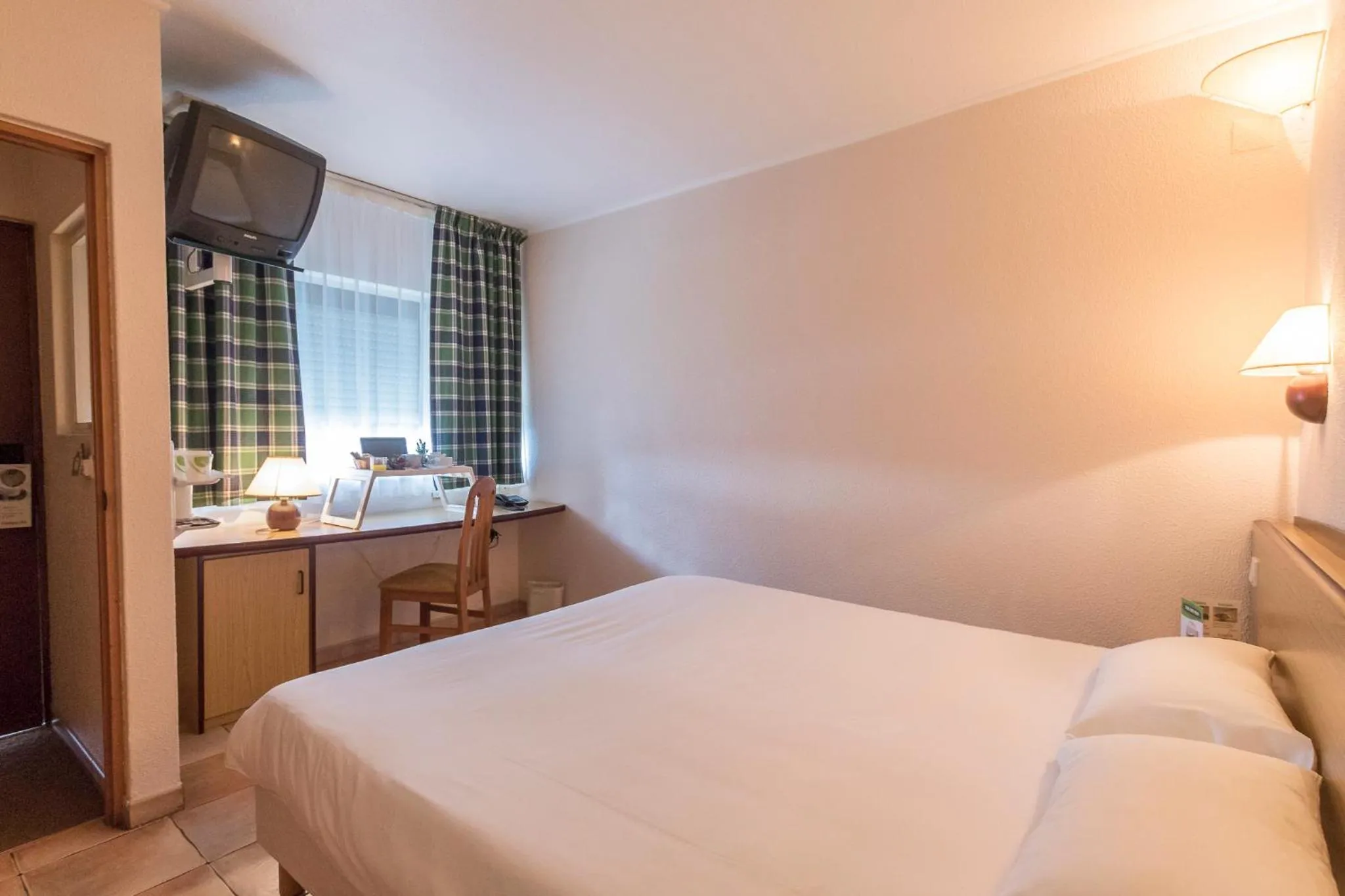 Bed in Hotel Campanile Setubal