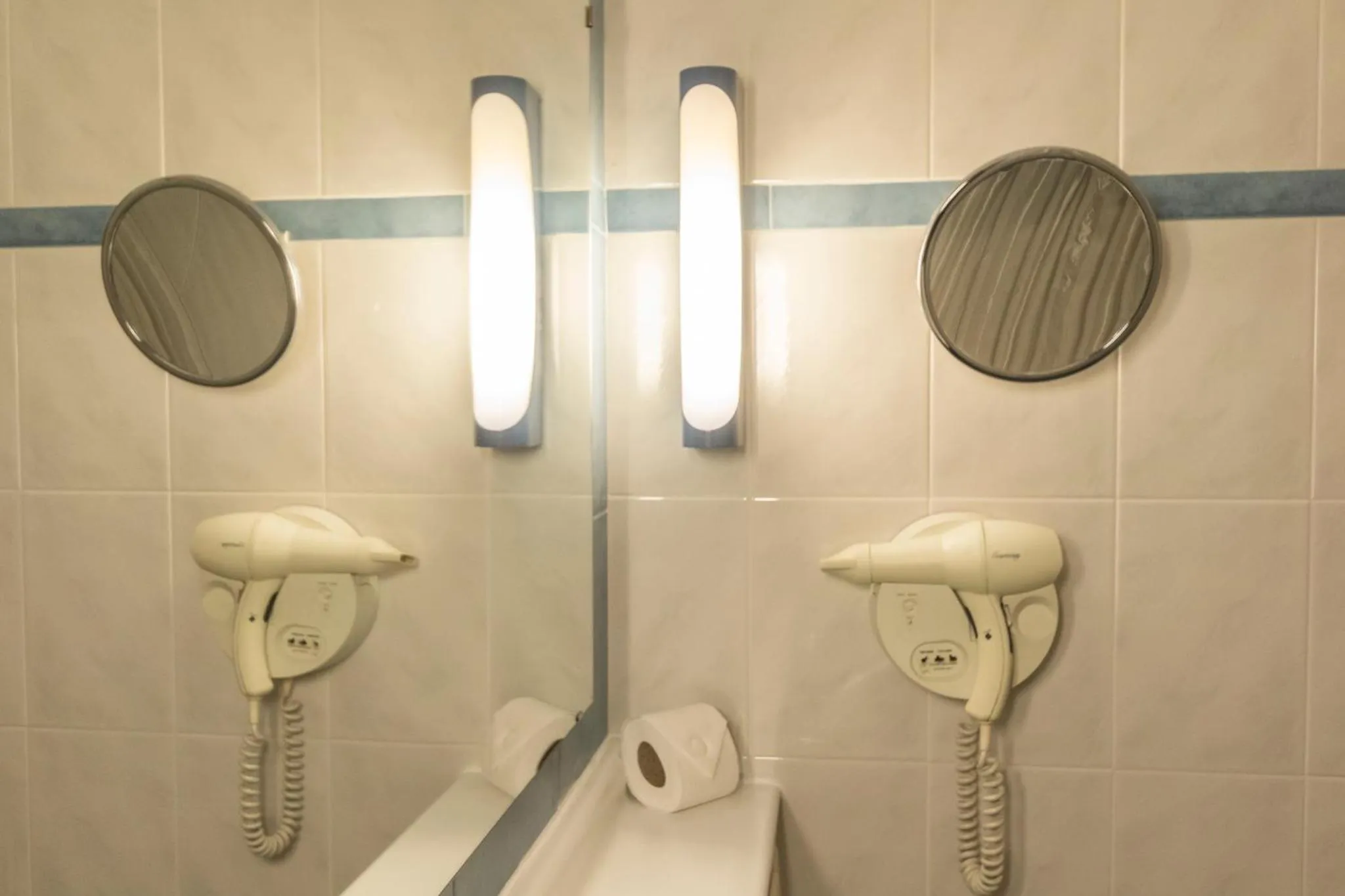 Bathroom in Hotel Campanile Setubal