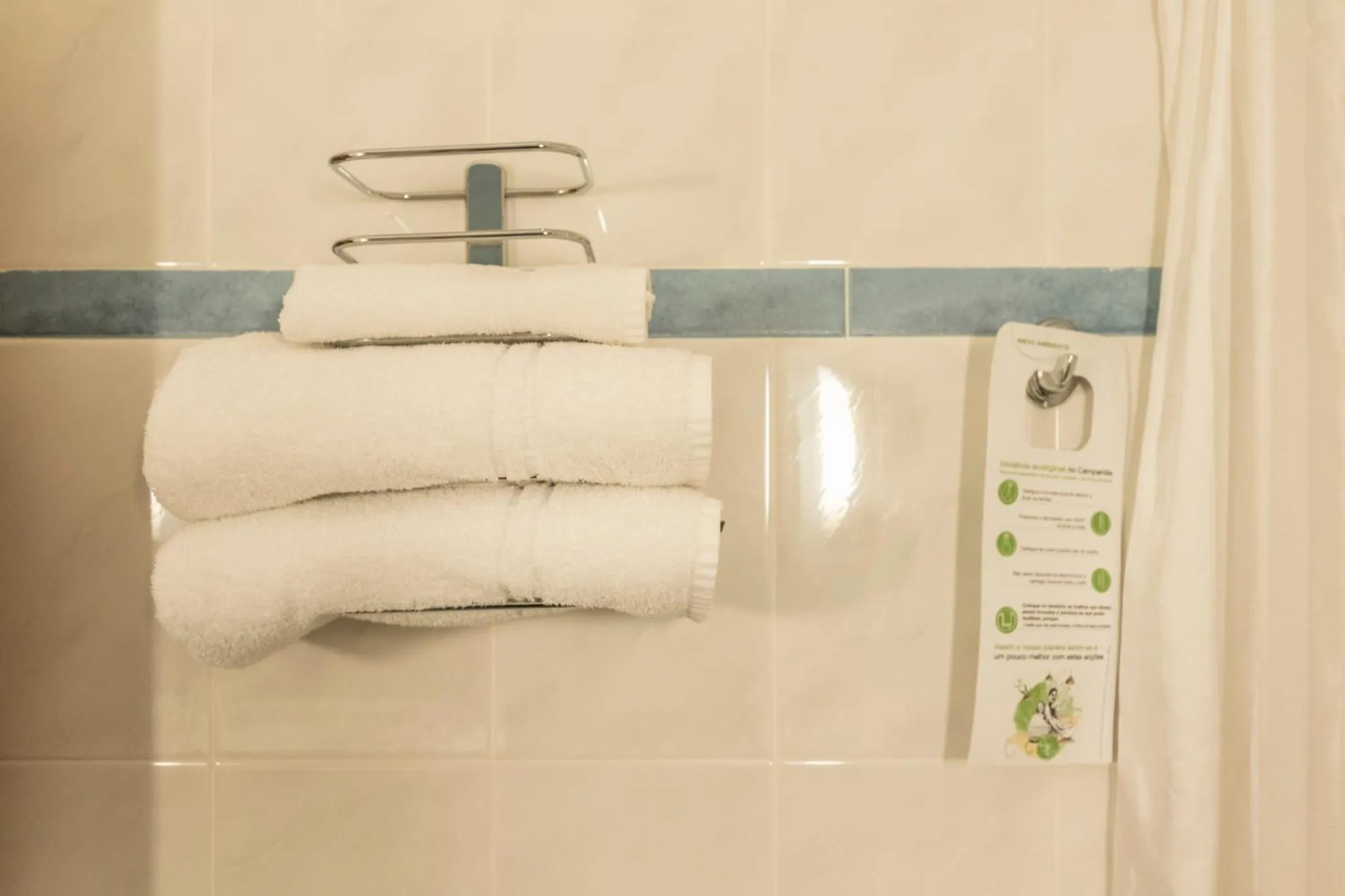 Bathroom in Hotel Campanile Setubal