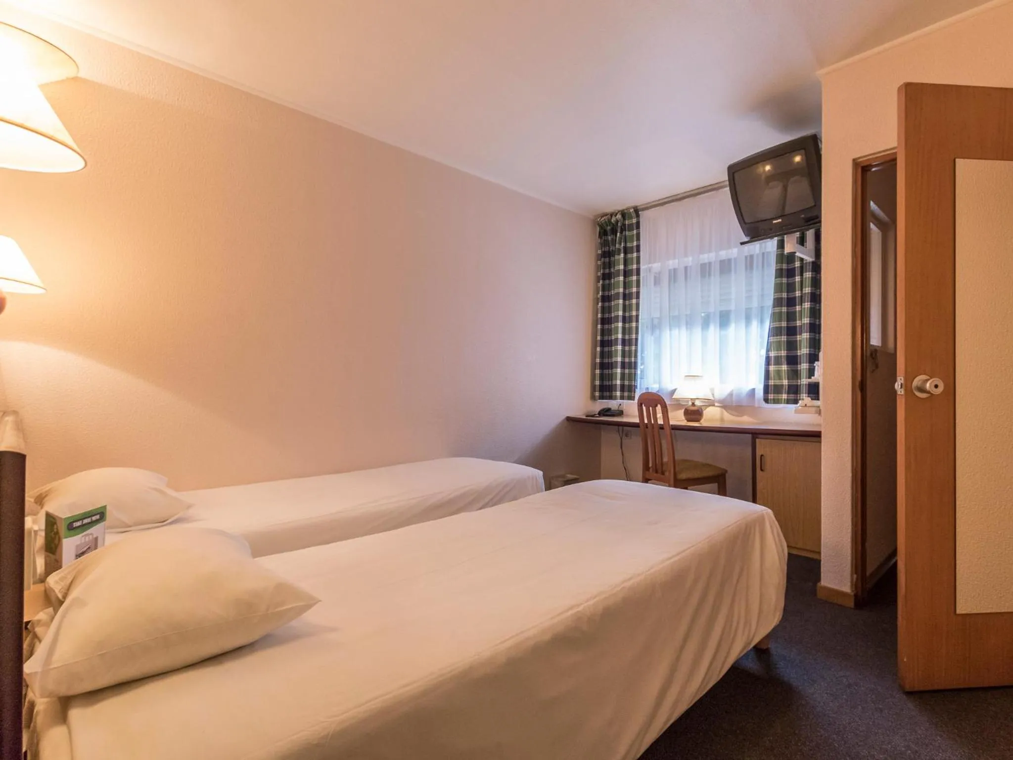 Bedroom, Bed in Hotel Campanile Setubal