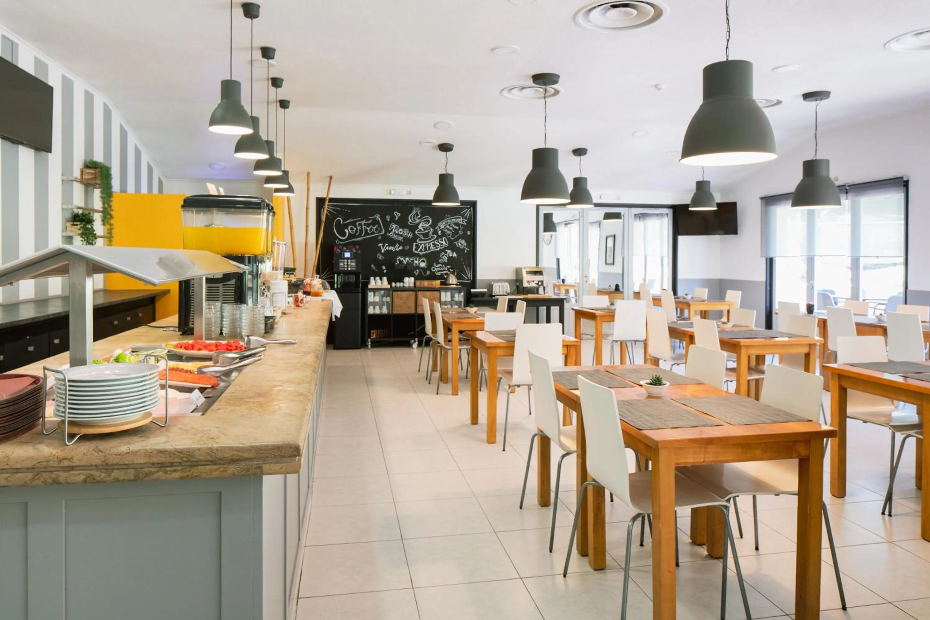 Restaurant/places to eat in Hotel Campanile Setubal