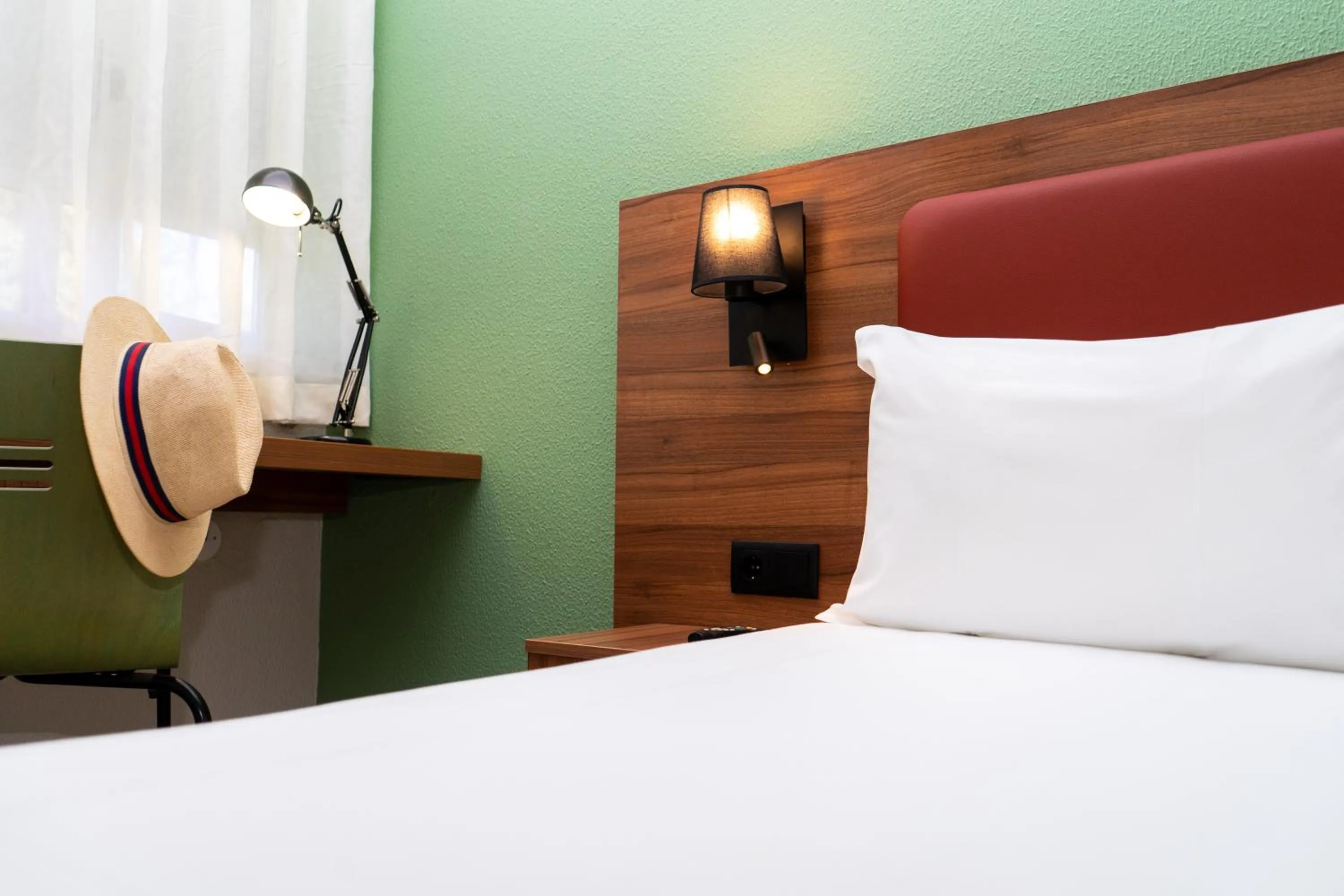 Decorative detail, Bed in Hotel Campanile Setubal