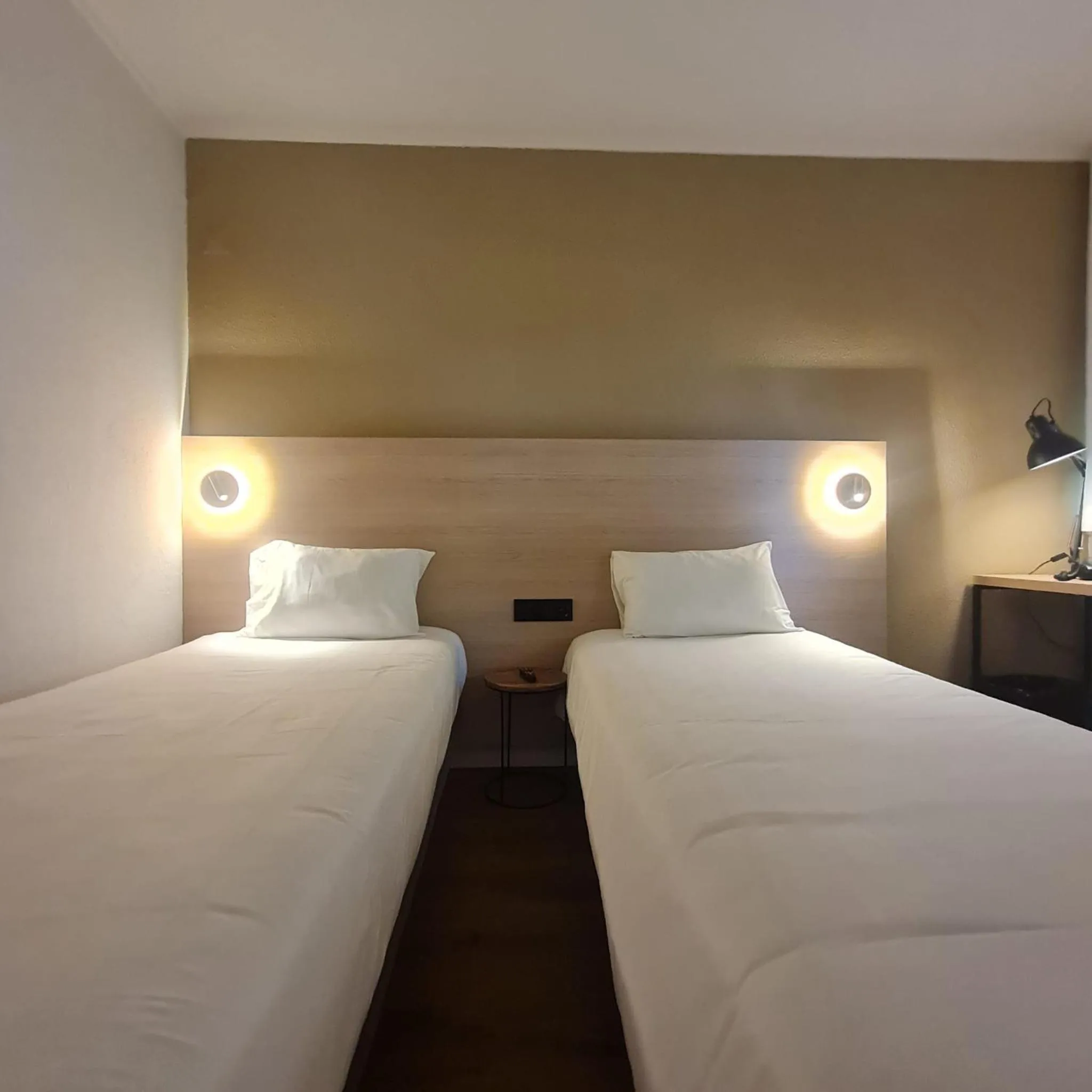 Bed in Hotel Campanile Setubal