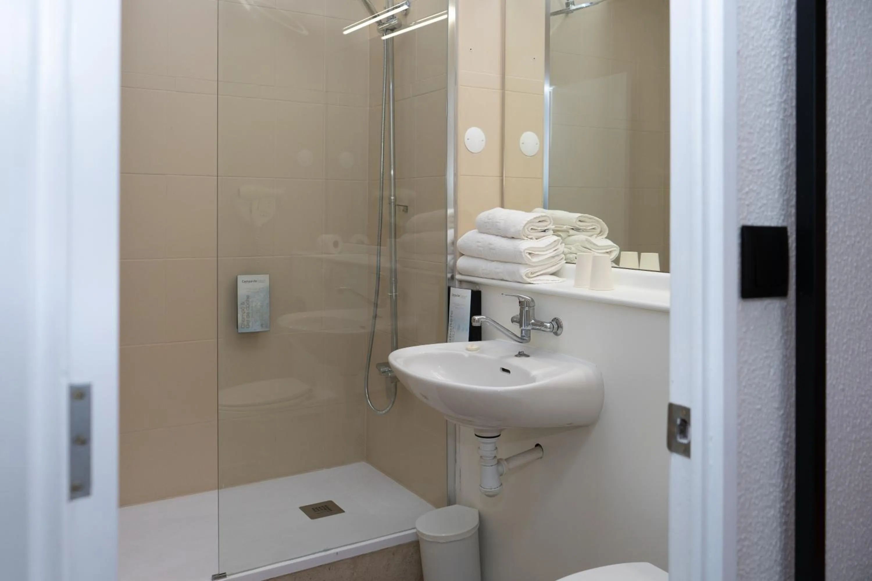 Bathroom in Hotel Campanile Setubal