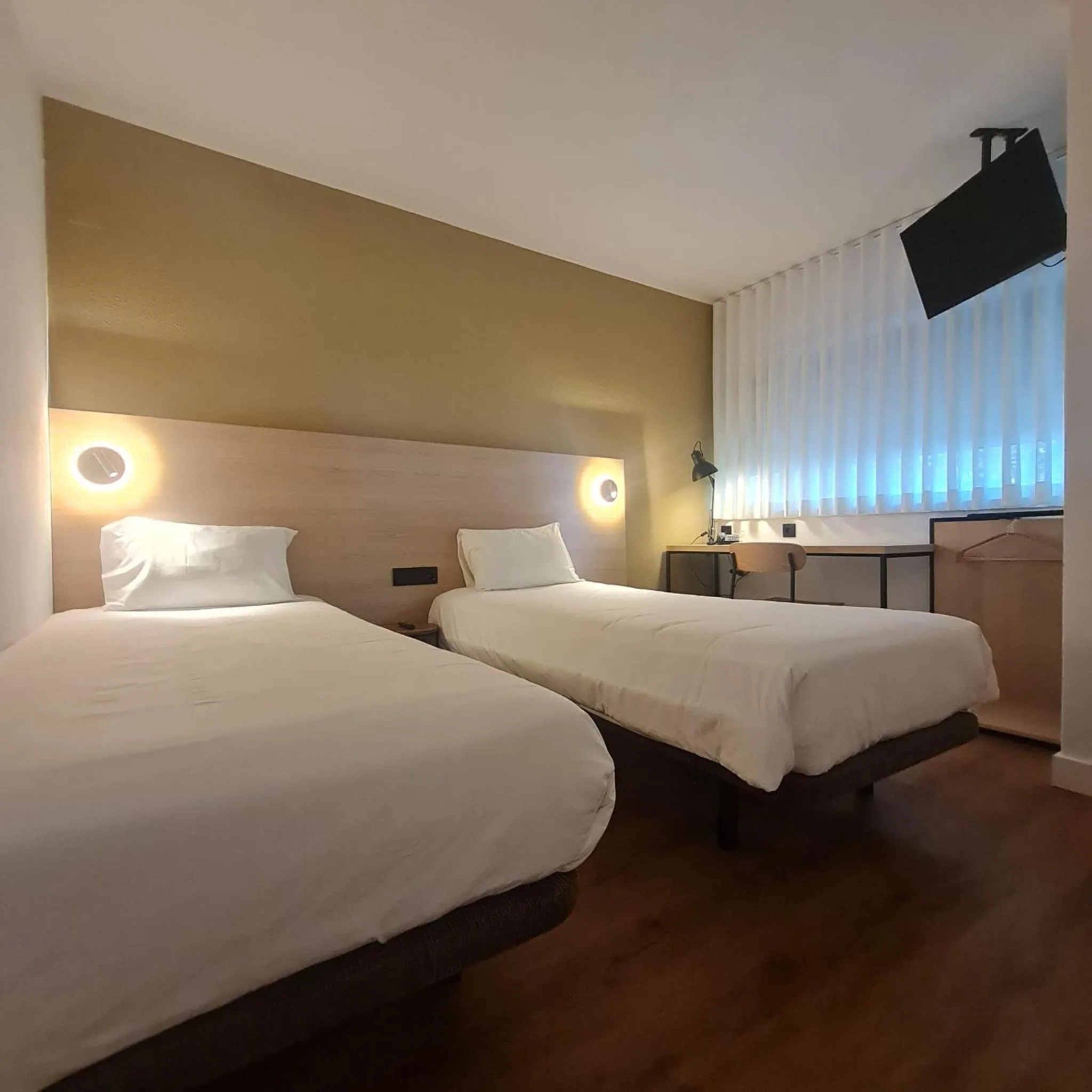 Bed in Hotel Campanile Setubal