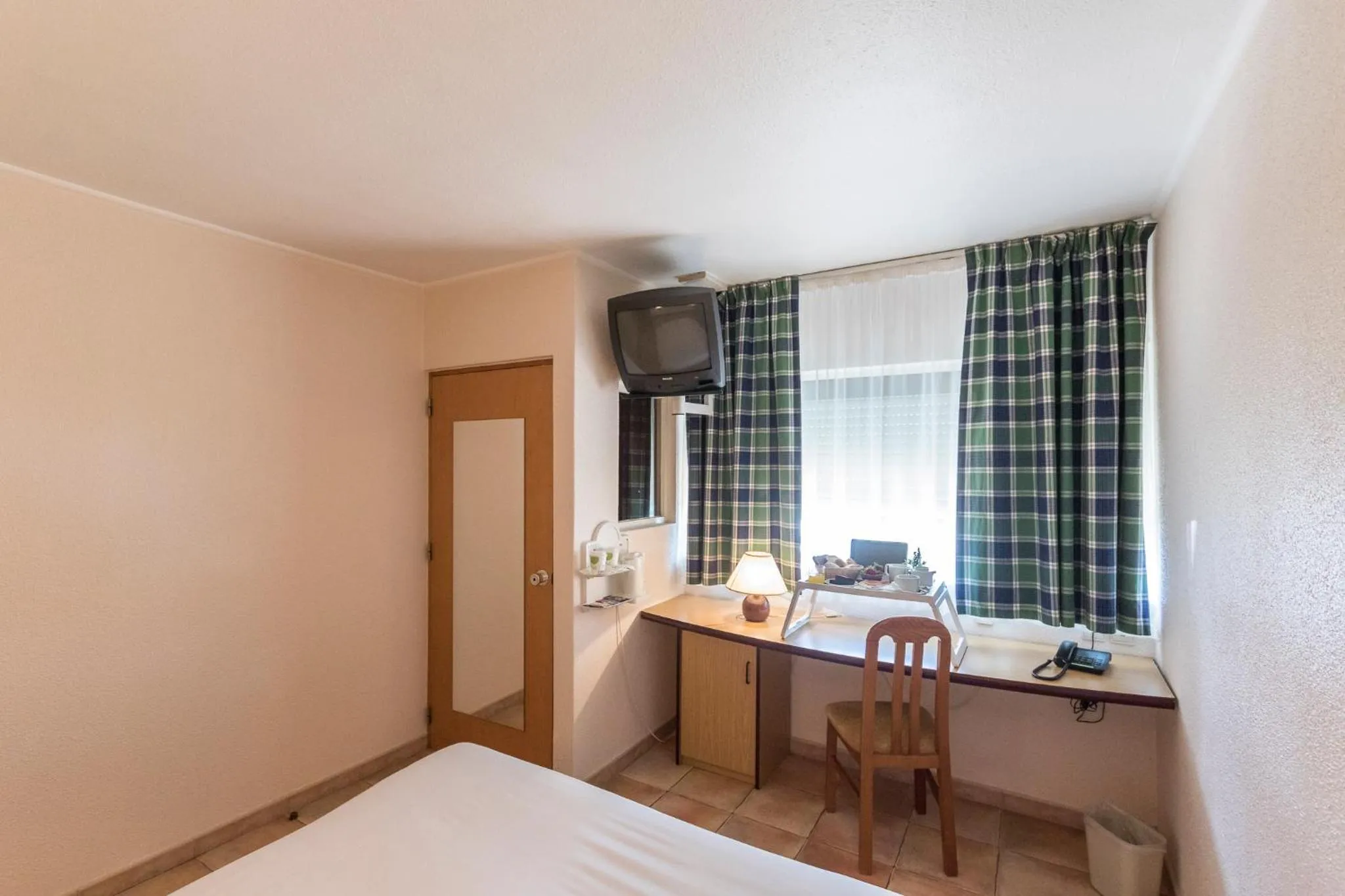 Bed in Hotel Campanile Setubal