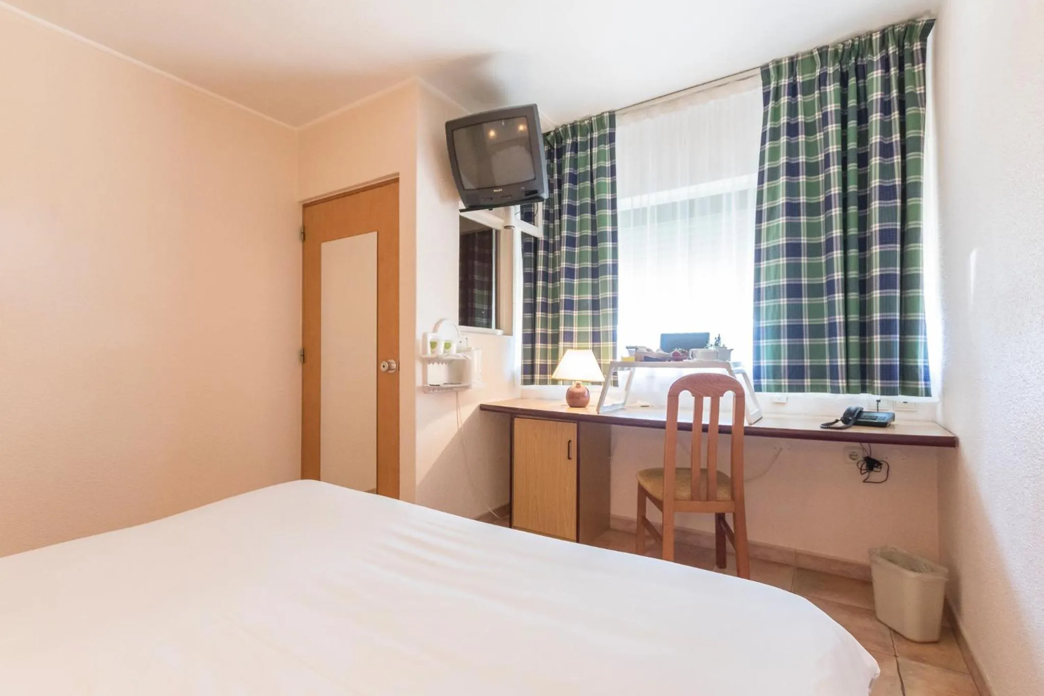 Bed in Hotel Campanile Setubal