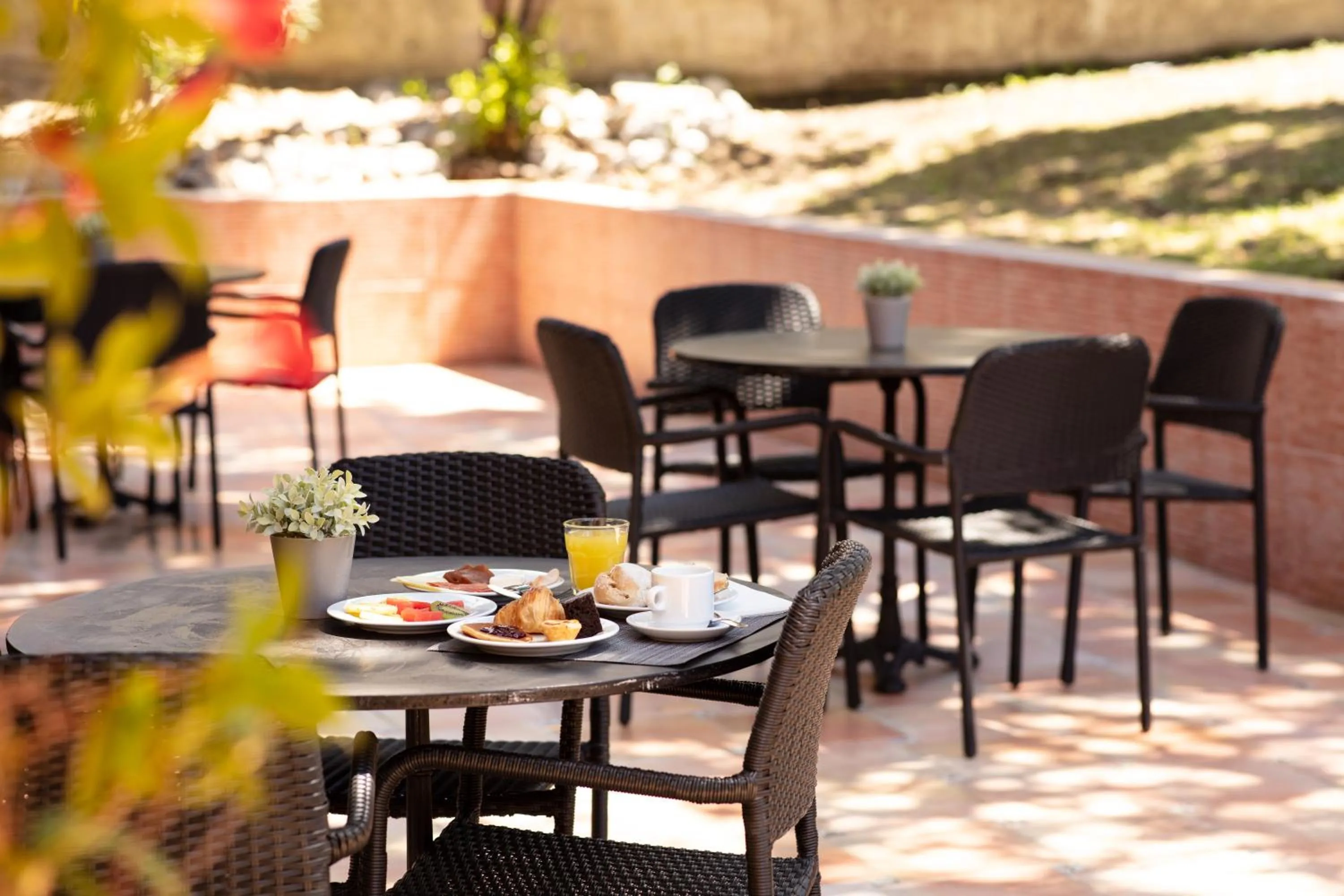 Patio in Hotel Campanile Setubal