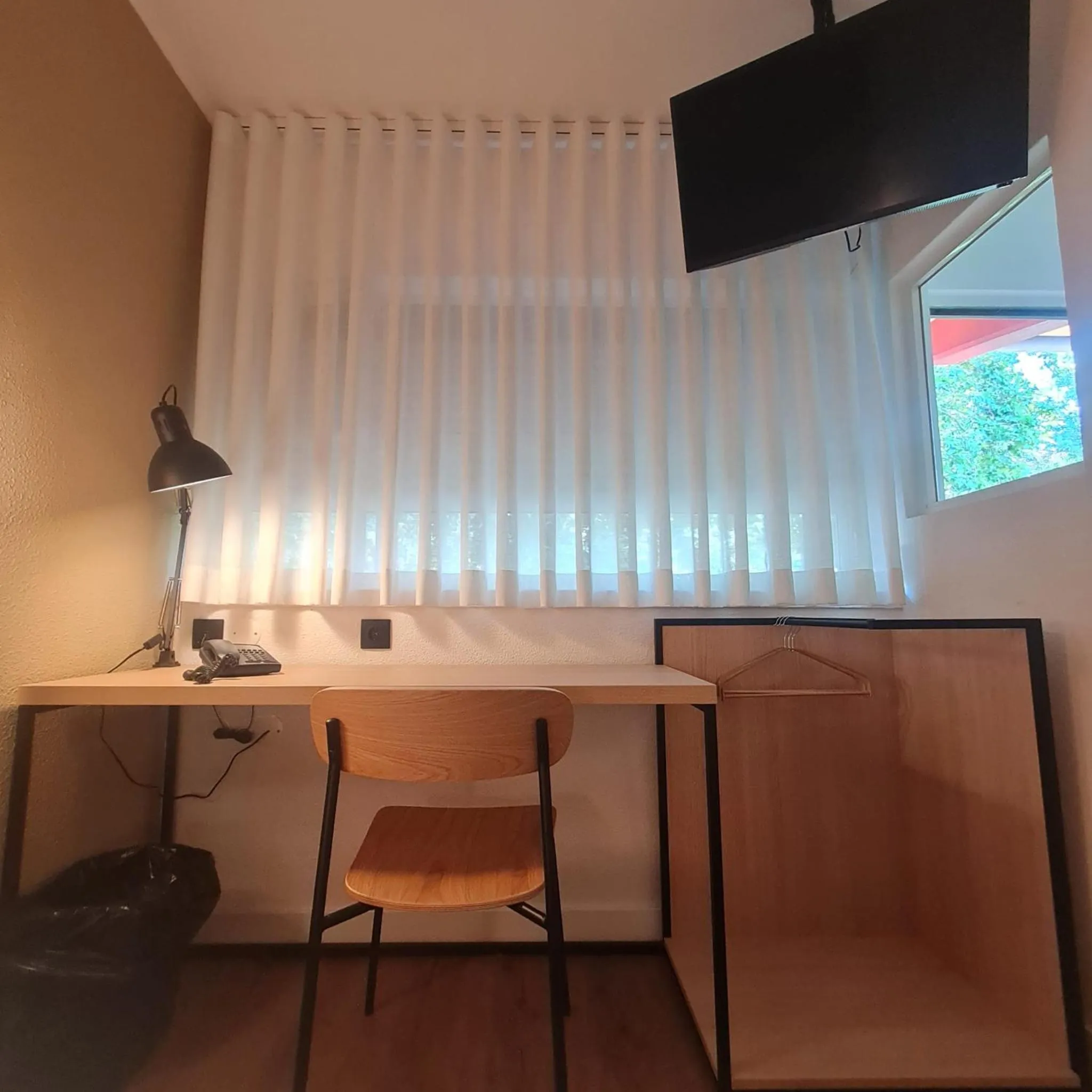 TV and multimedia in Hotel Campanile Setubal