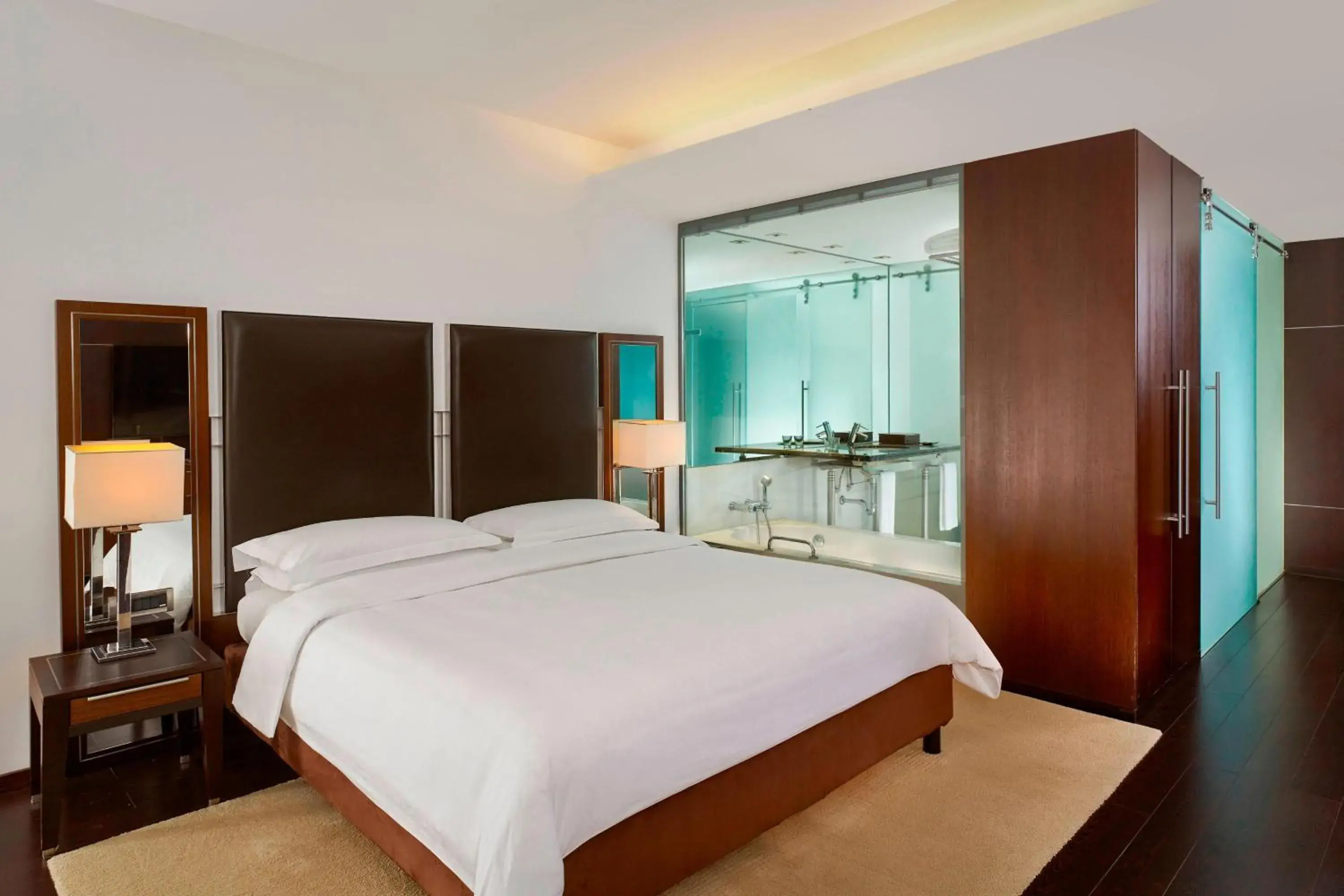 Premium Deluxe, Guest room, 1 Queen, Mid floor in Sheraton Porto Hotel & Spa Premium Deluxe, Guest room, 1 Queen, Mid floor in Sheraton Porto Hotel & Spa