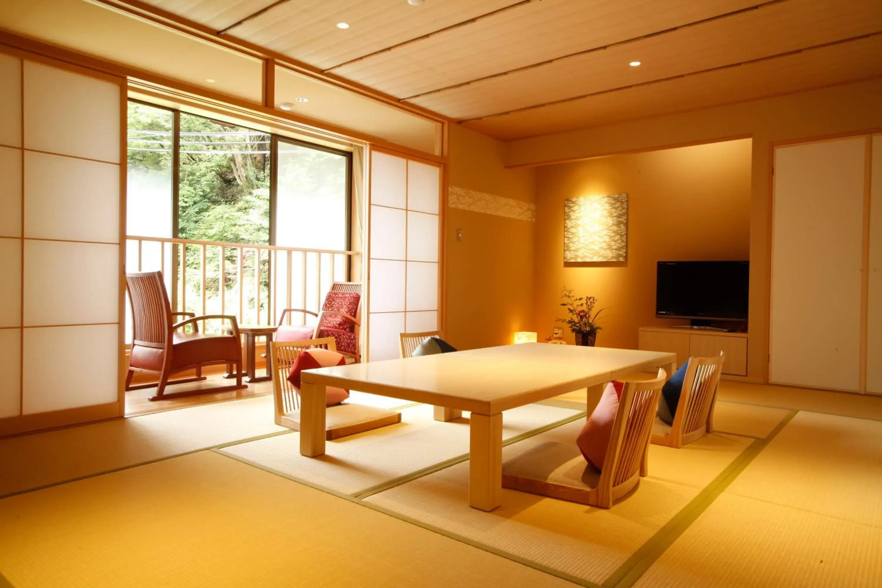 Japanese-Style Superior Room with Shared Bathroom in Yuraku Kinosaki Spa & Gardens Japanese-Style Superior Room with Shared Bathroom in Yuraku Kinosaki Spa & Gardens