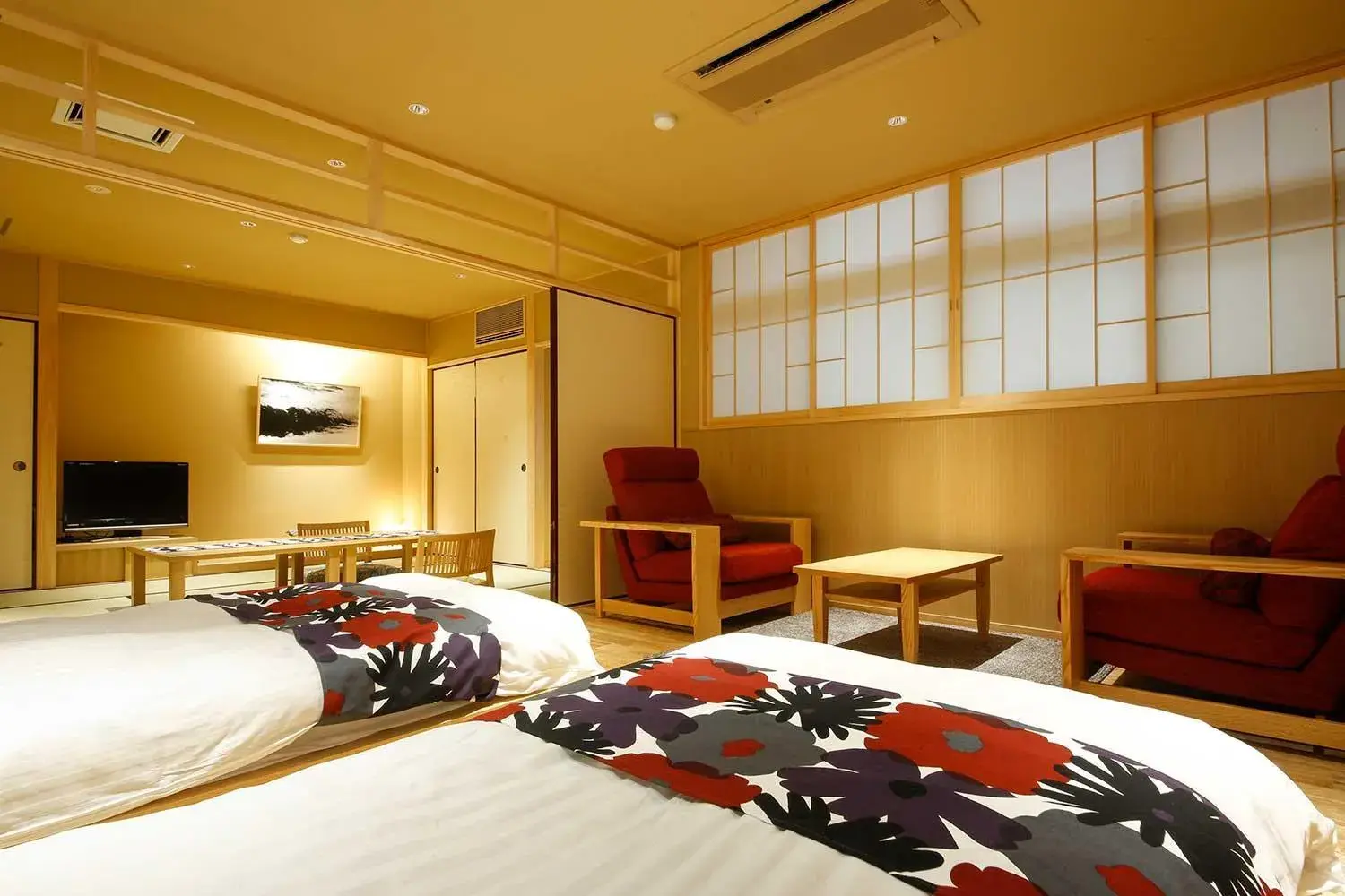 Quadruple Room with Private External Bathroom in Yuraku Kinosaki Spa & Gardens Quadruple Room with Private External Bathroom in Yuraku Kinosaki Spa & Gardens