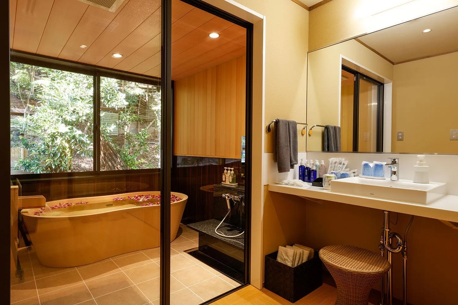 Yuraku Kinosaki Spa & Gardens