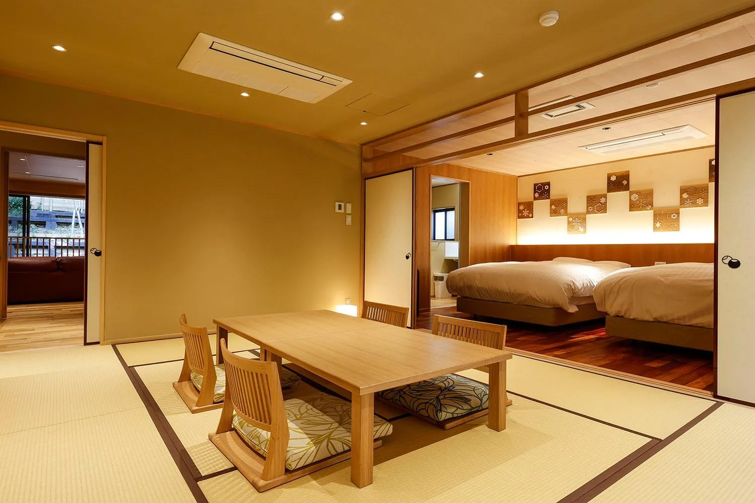 Bed in Yuraku Kinosaki Spa & Gardens