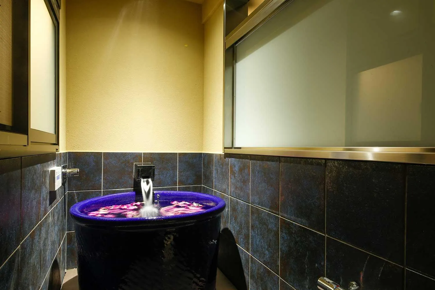 Bathroom in Yuraku Kinosaki Spa & Gardens