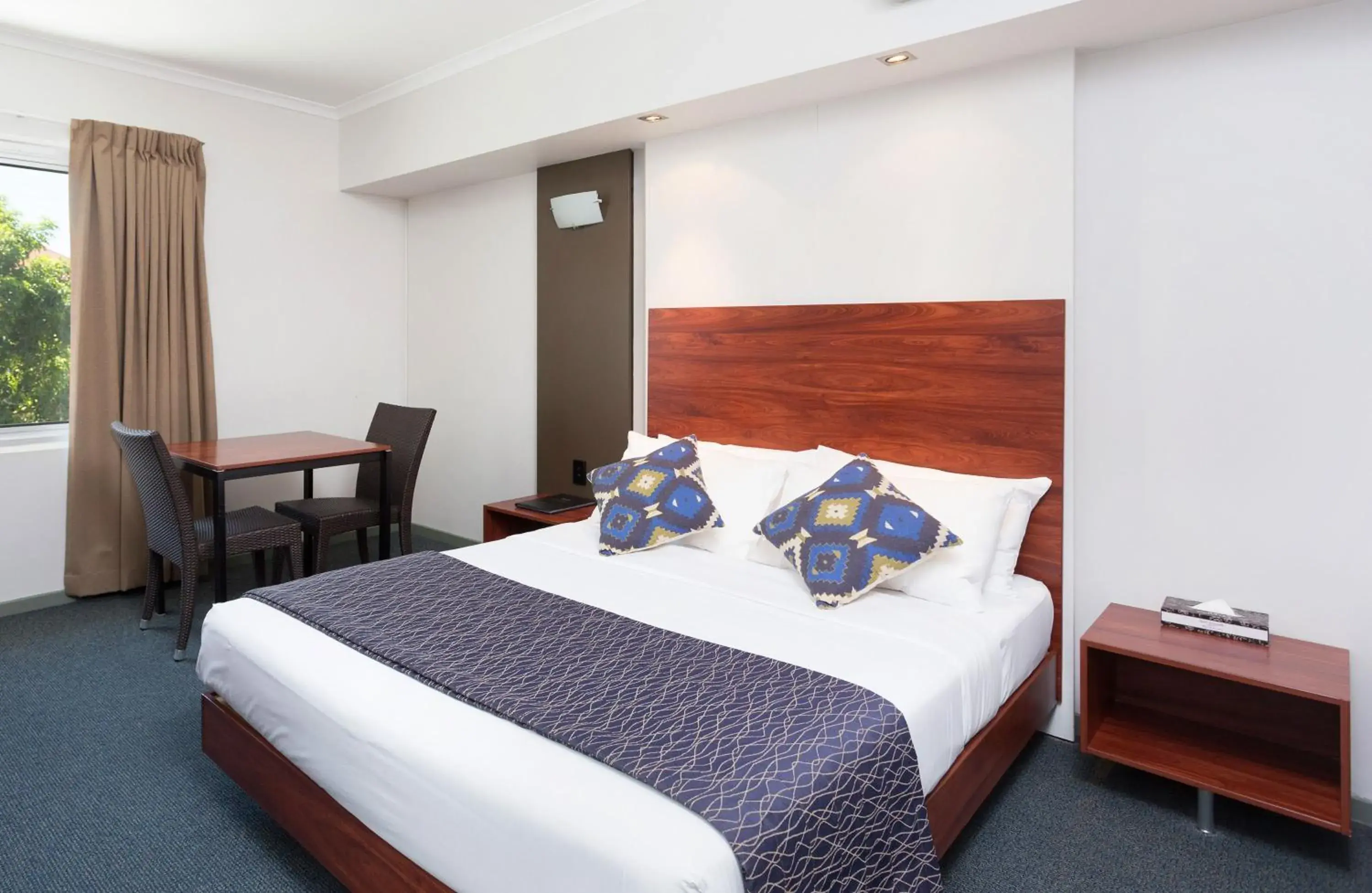 Deluxe Queen Room in Rocklea International Motel Deluxe Queen Room in Rocklea International Motel