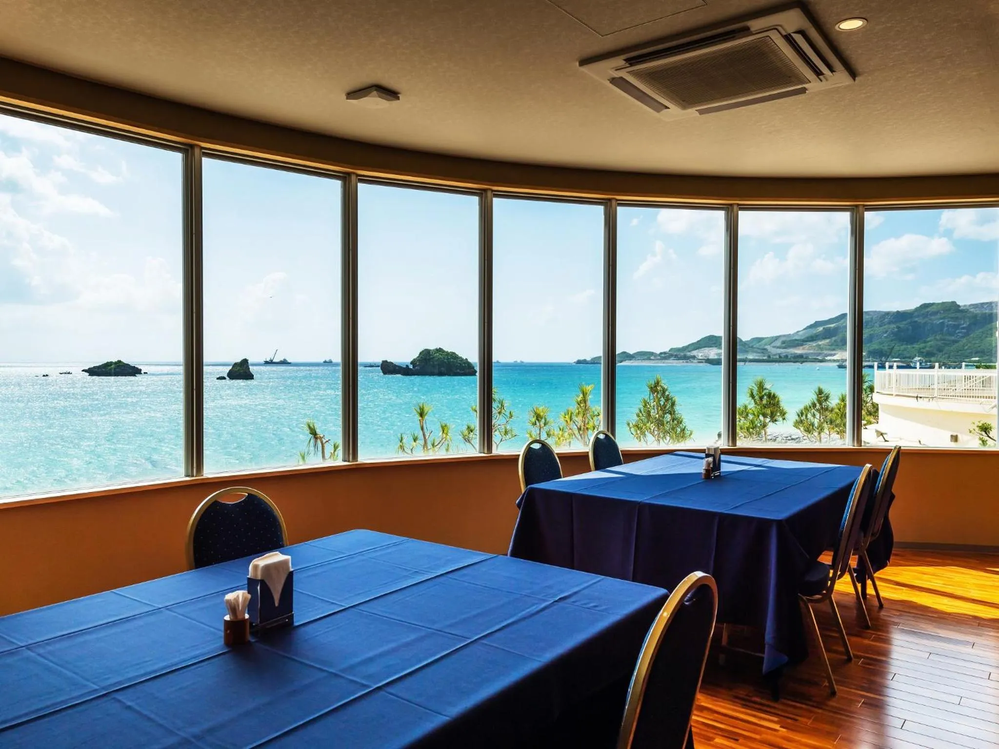 Restaurant/places to eat in Hotel Resonex Nago