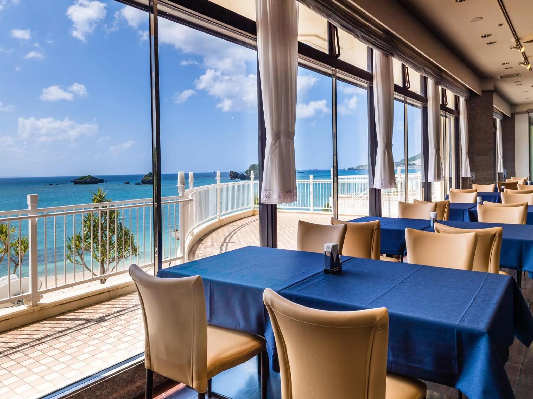 Restaurant/places to eat in Hotel Resonex Nago