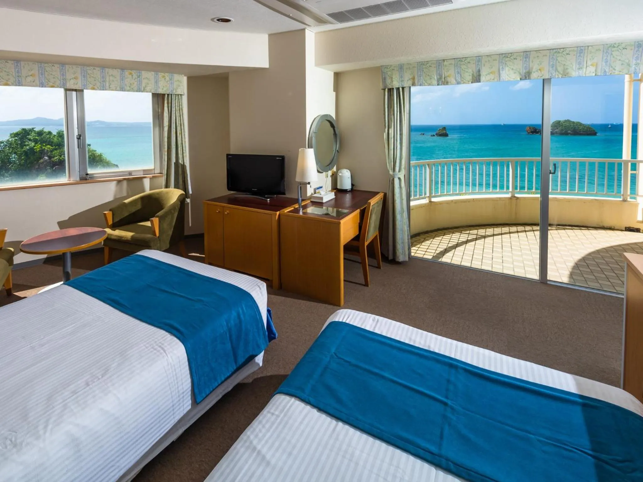 Bed in Hotel Resonex Nago