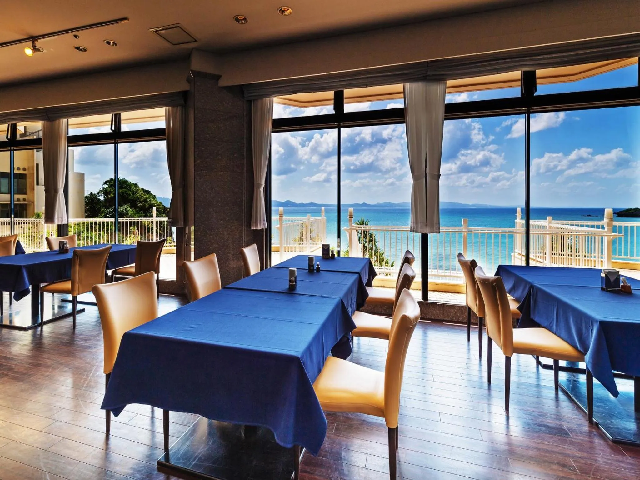 Restaurant/places to eat in Hotel Resonex Nago
