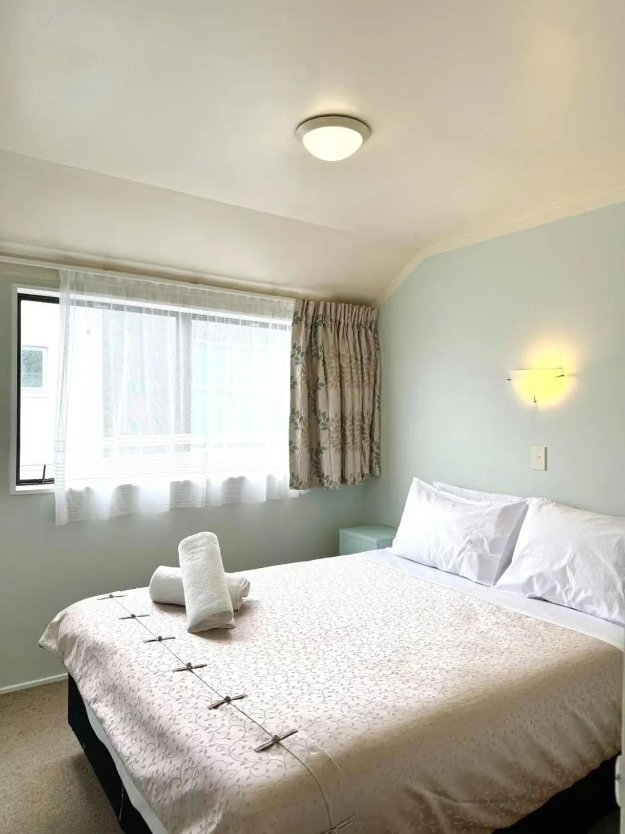 Bed in Adelaide Motel