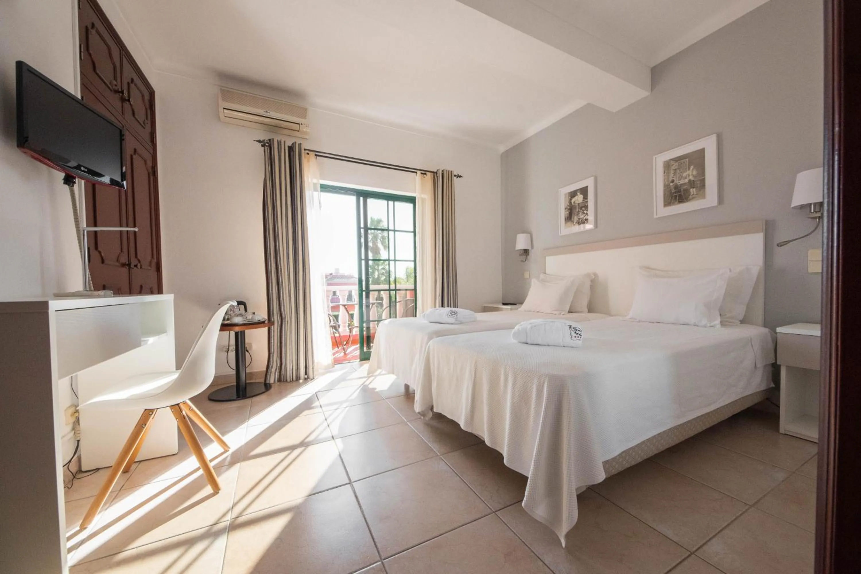 Restaurant/places to eat, Bed in Solar de Mos