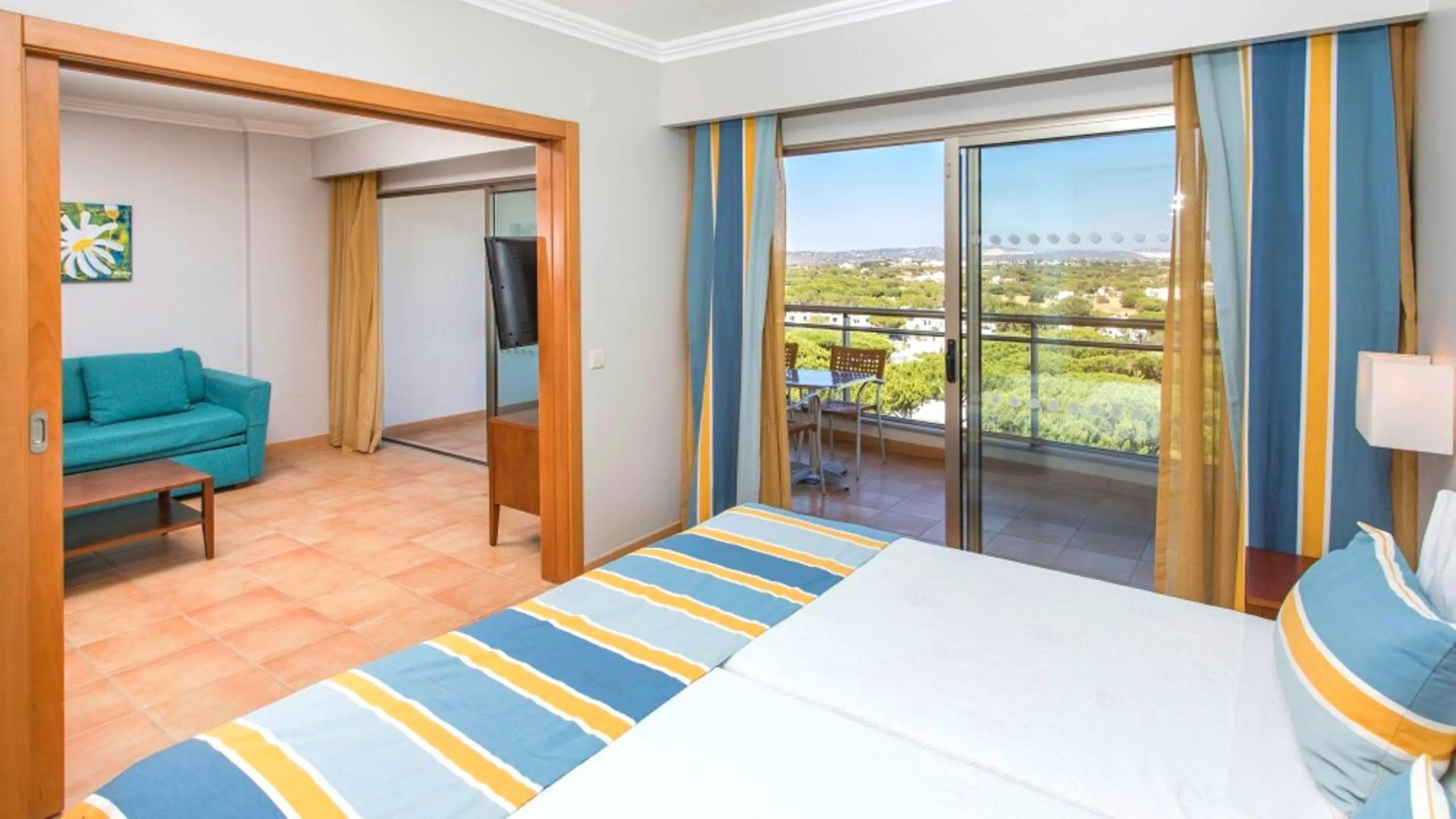 Living room, Bed in Alfagar Alto da Colina