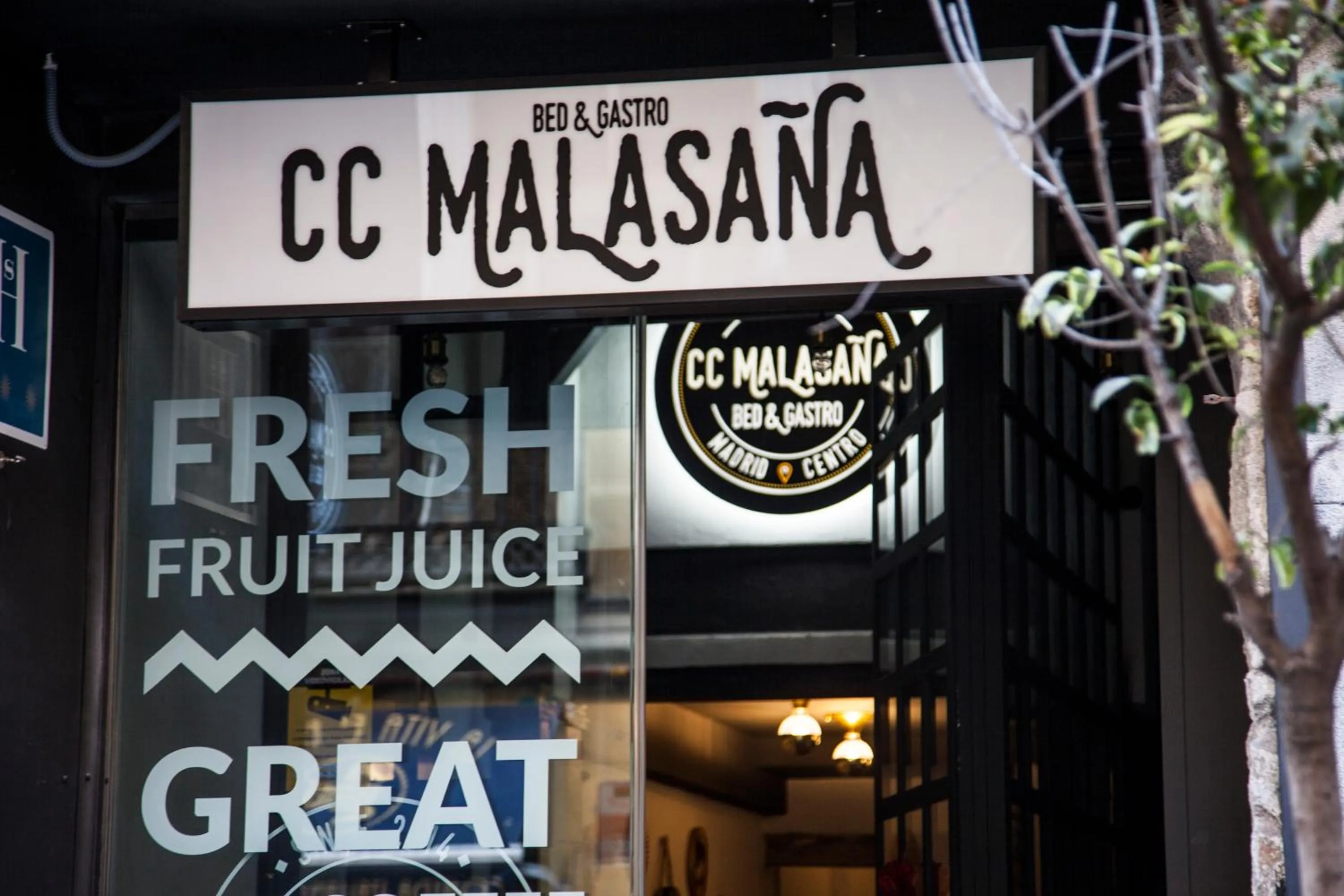 Facade/entrance in CC Malasaña
