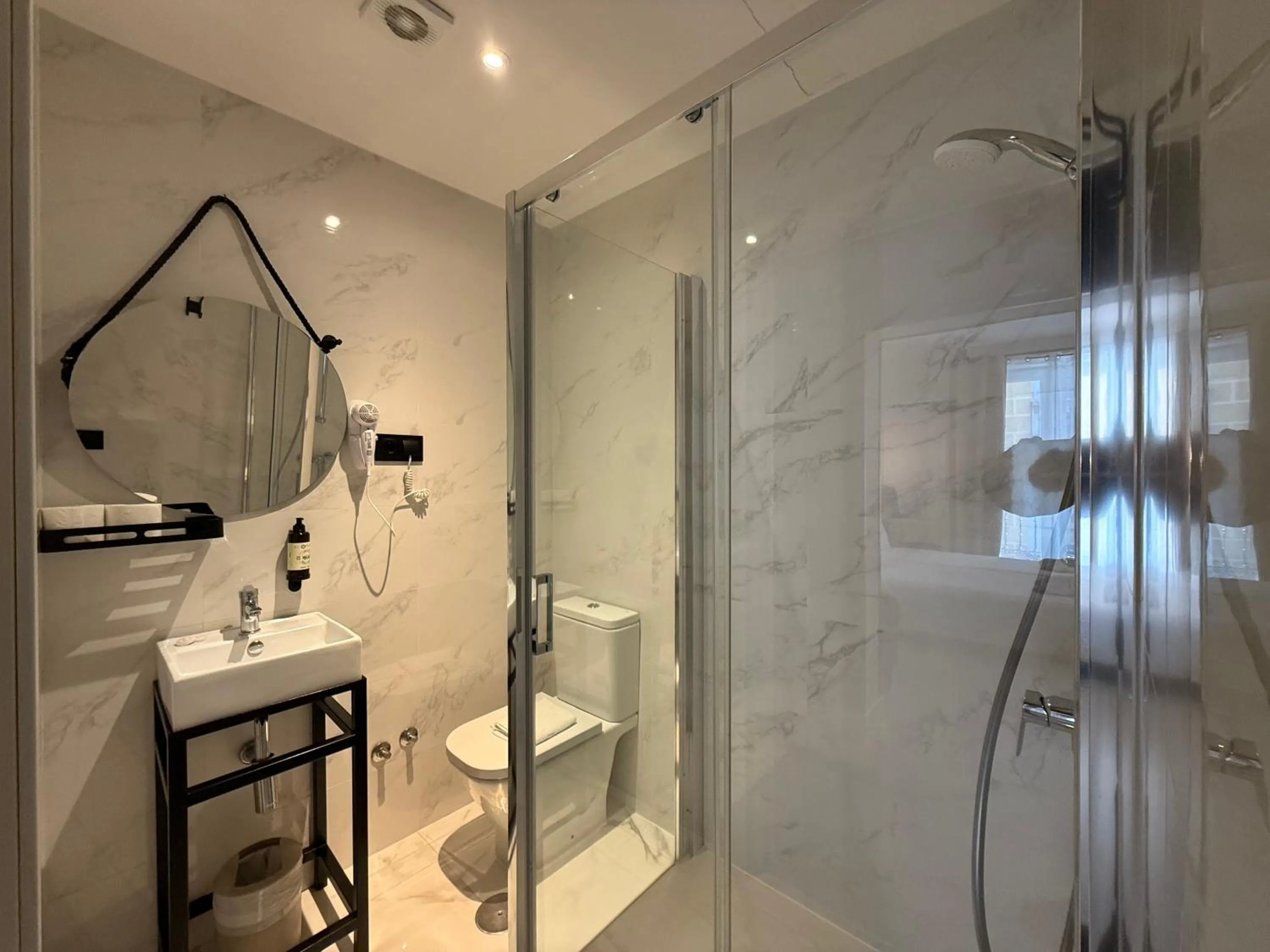 Bathroom in CC Malasaña