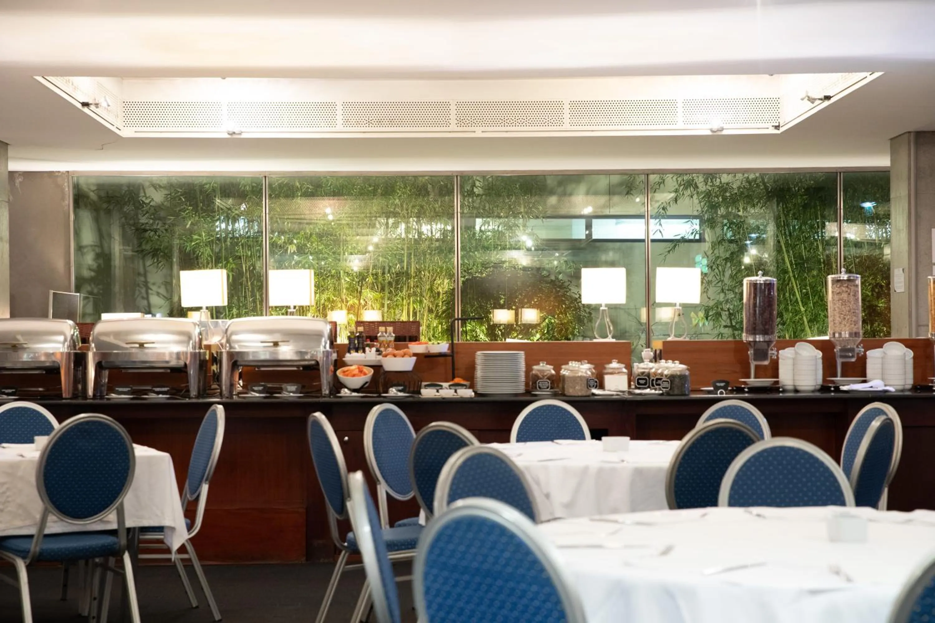 Restaurant/places to eat in VIP Executive Arts Hotel