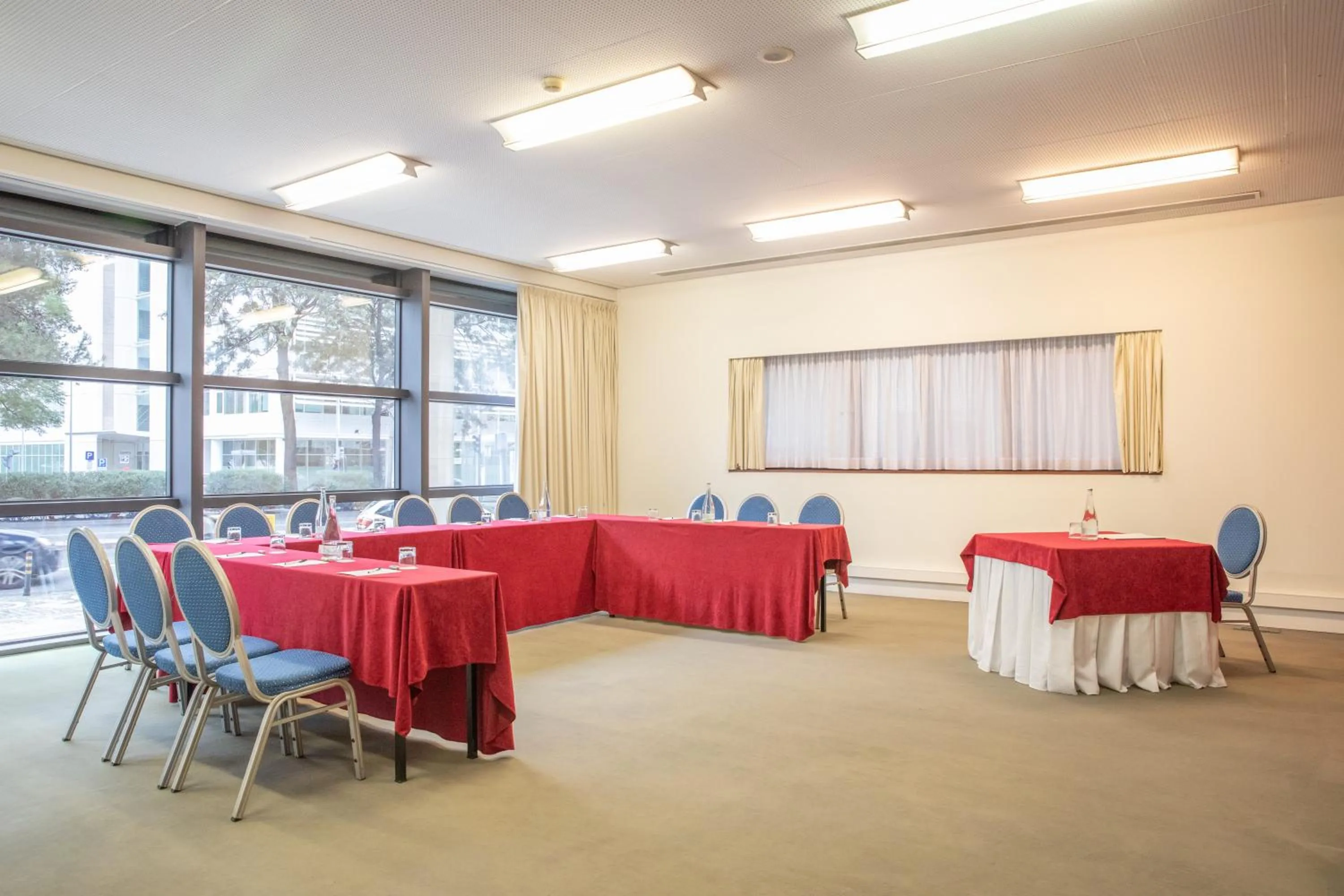 Meeting/conference room in VIP Executive Arts Hotel