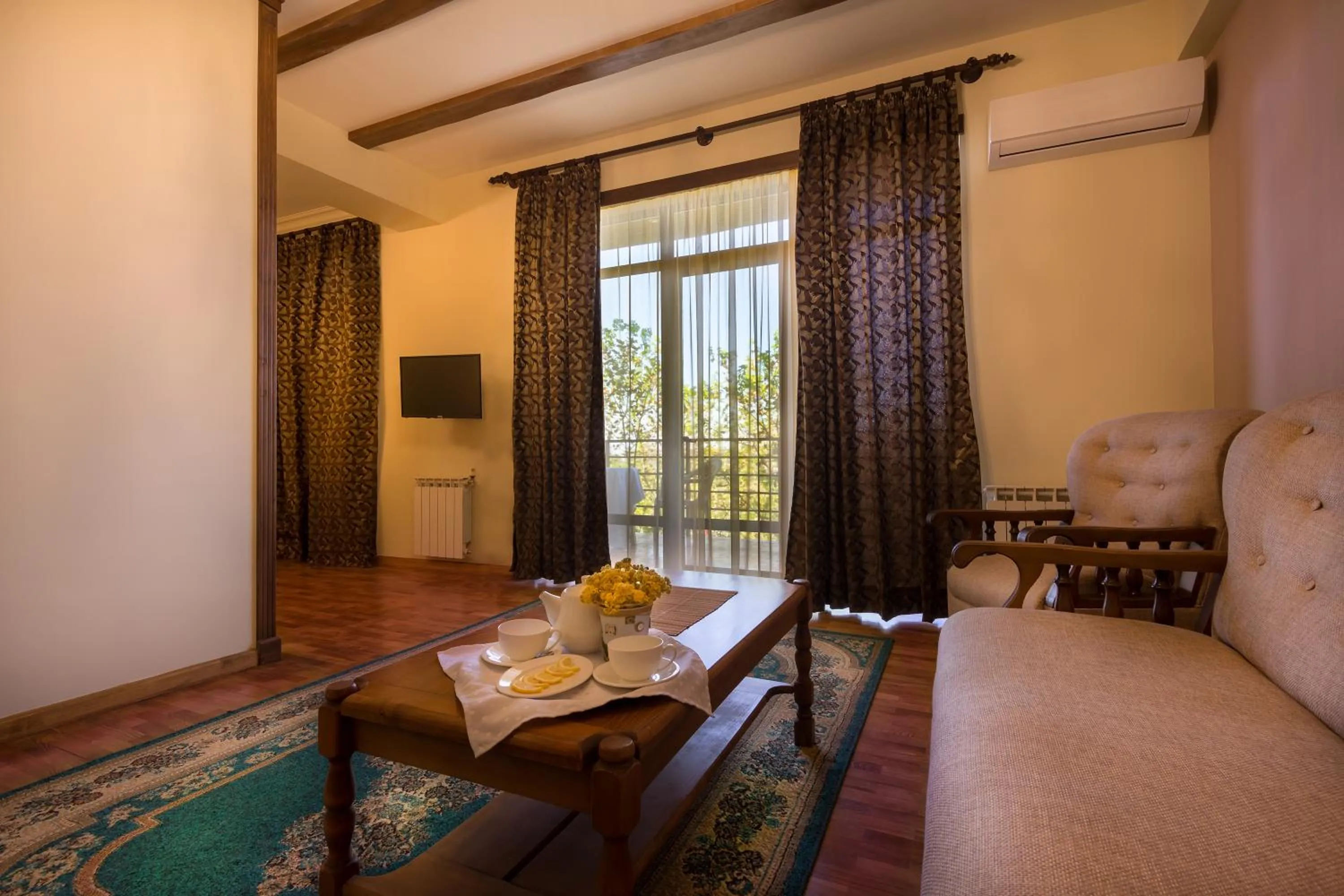 Coffee/tea facilities, Bed in Olympia Garden Hotel