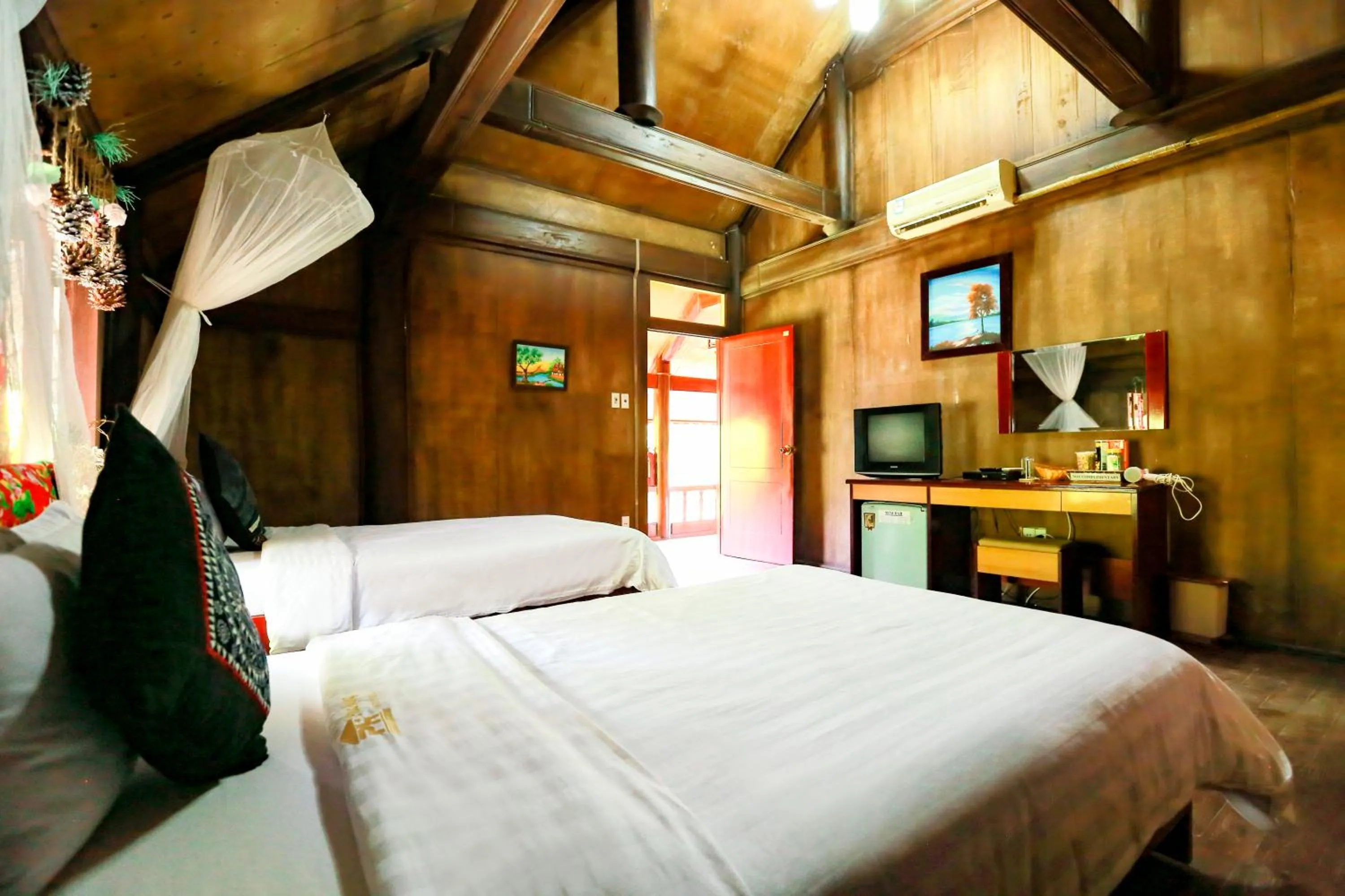 Bed in Cat Ba Eco Lodge