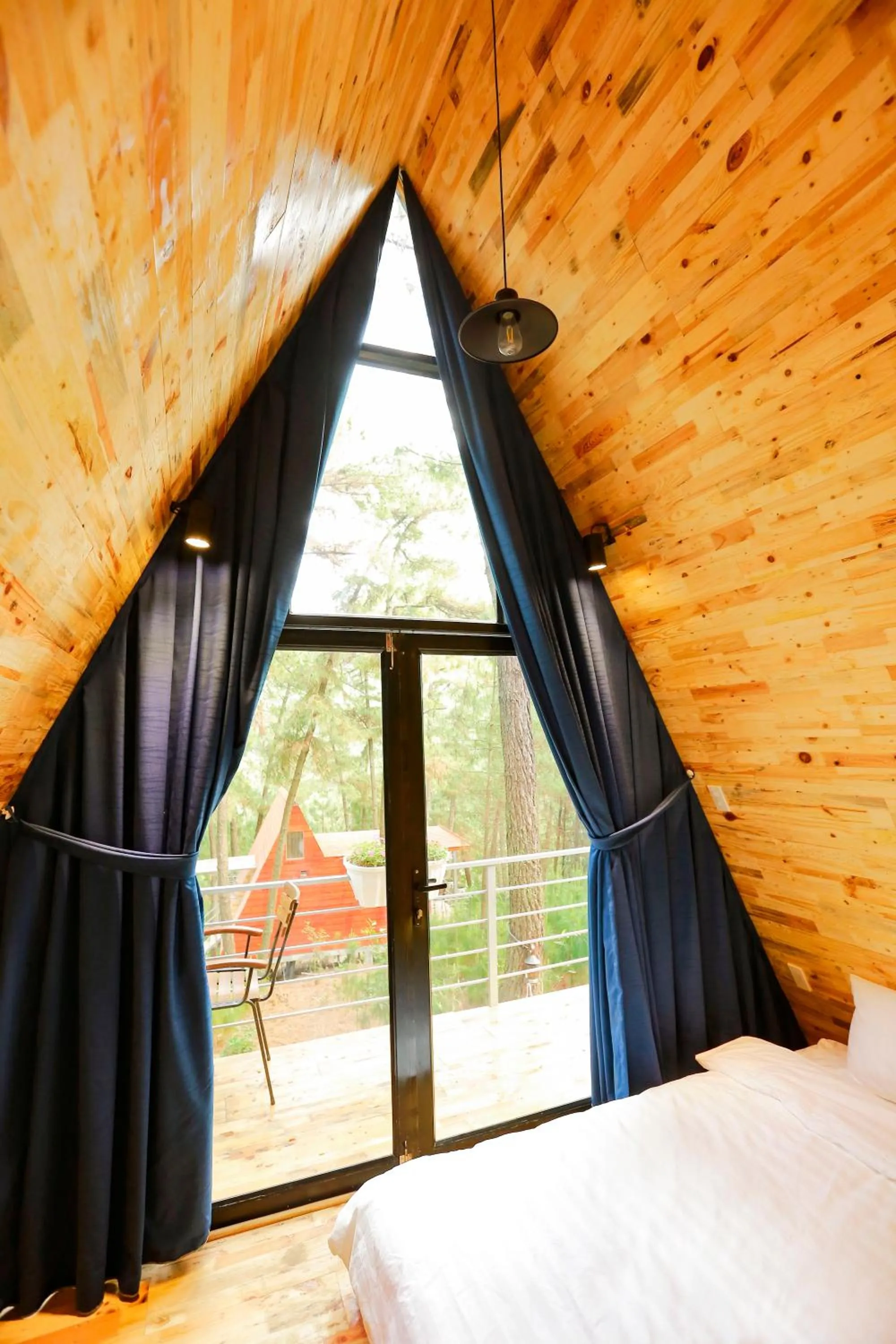 Bed in Cat Ba Eco Lodge