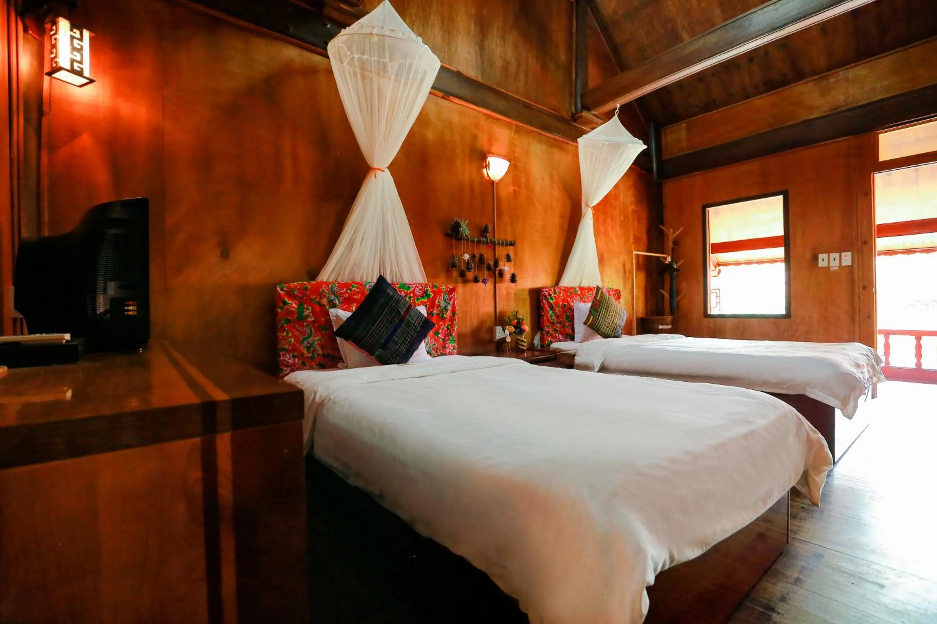 Bed in Cat Ba Eco Lodge