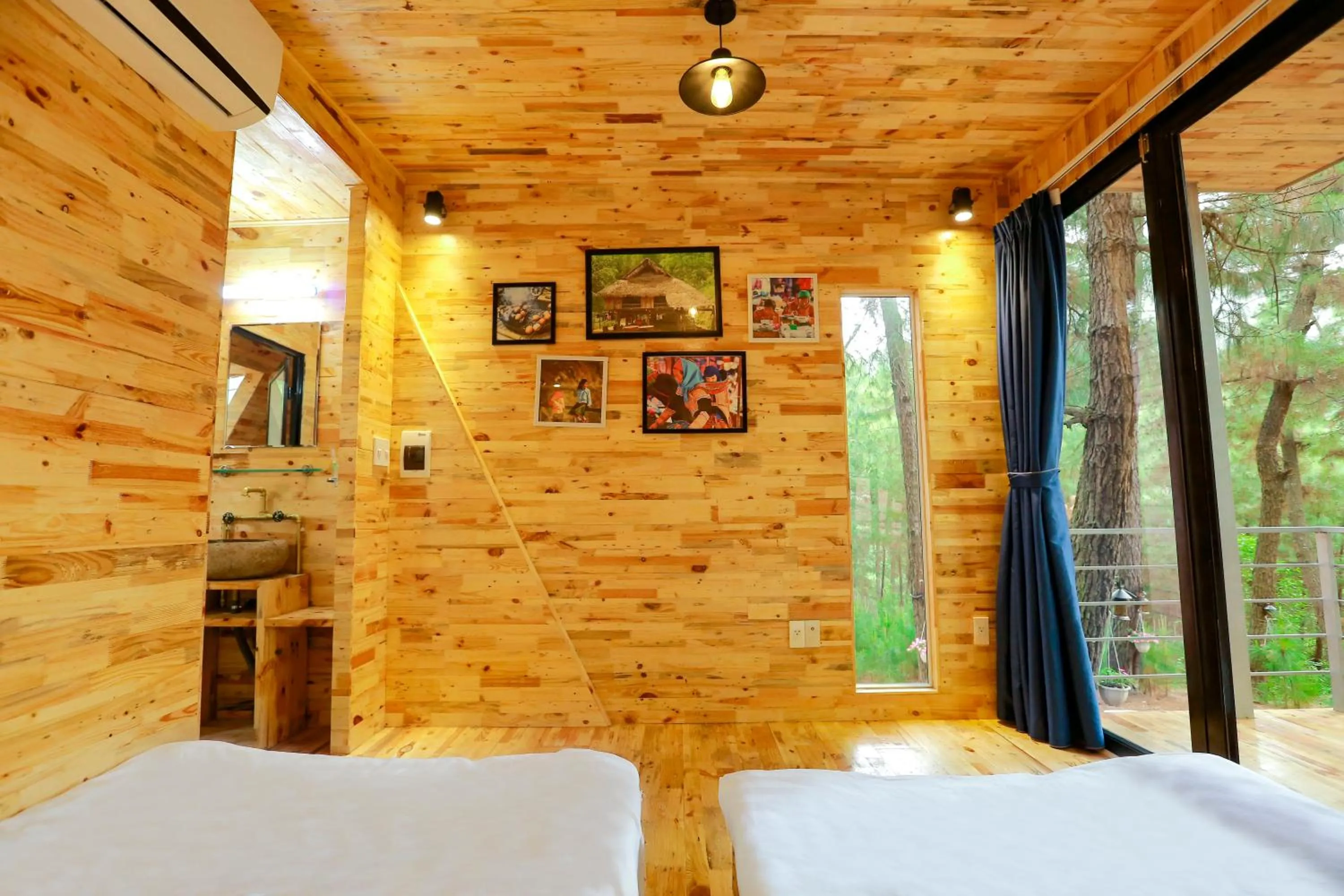 Bed in Cat Ba Eco Lodge