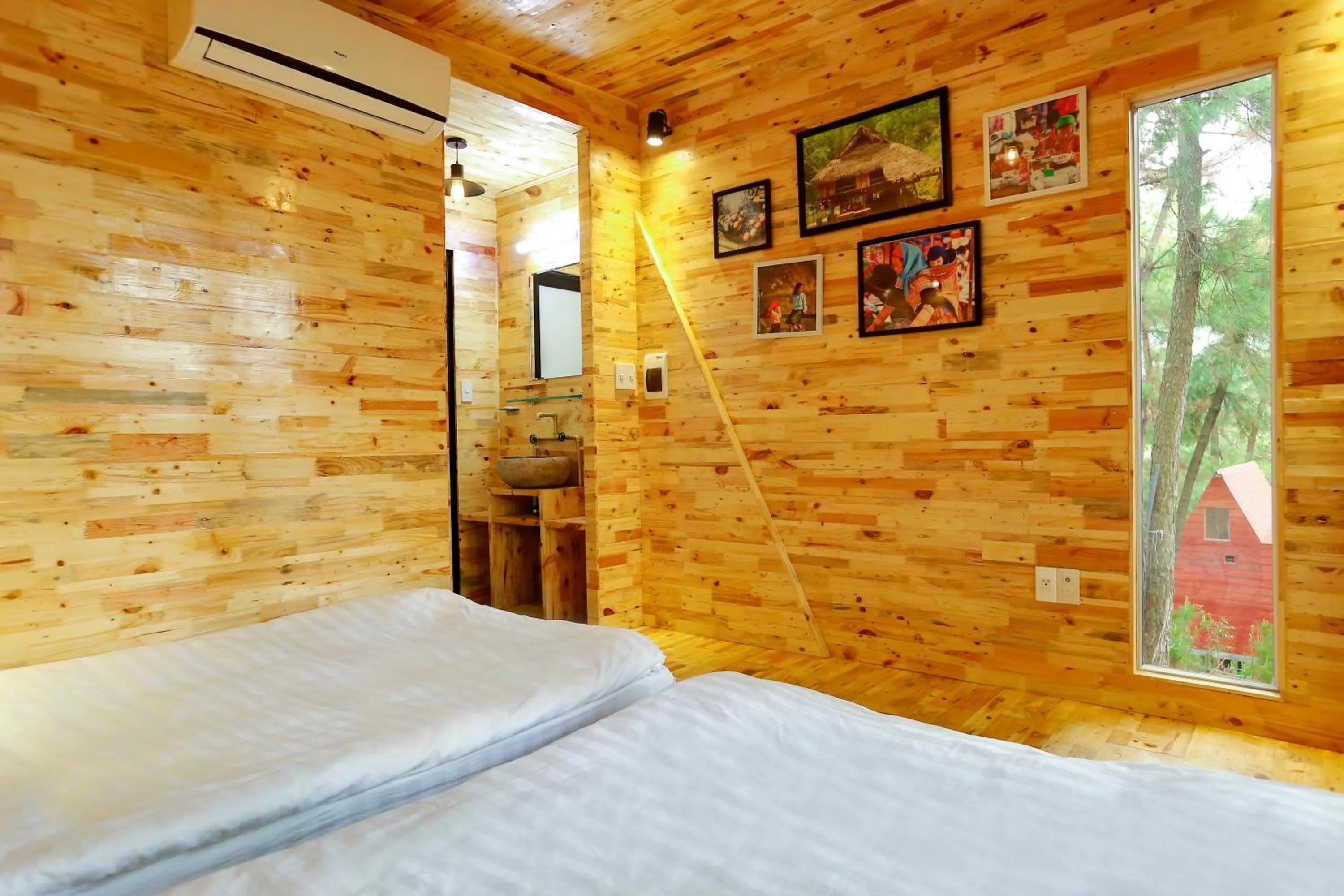 Bed in Cat Ba Eco Lodge