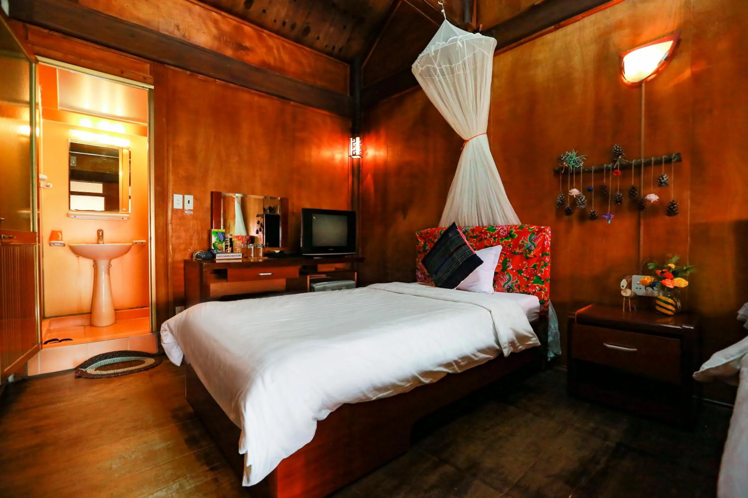 Bed in Cat Ba Eco Lodge
