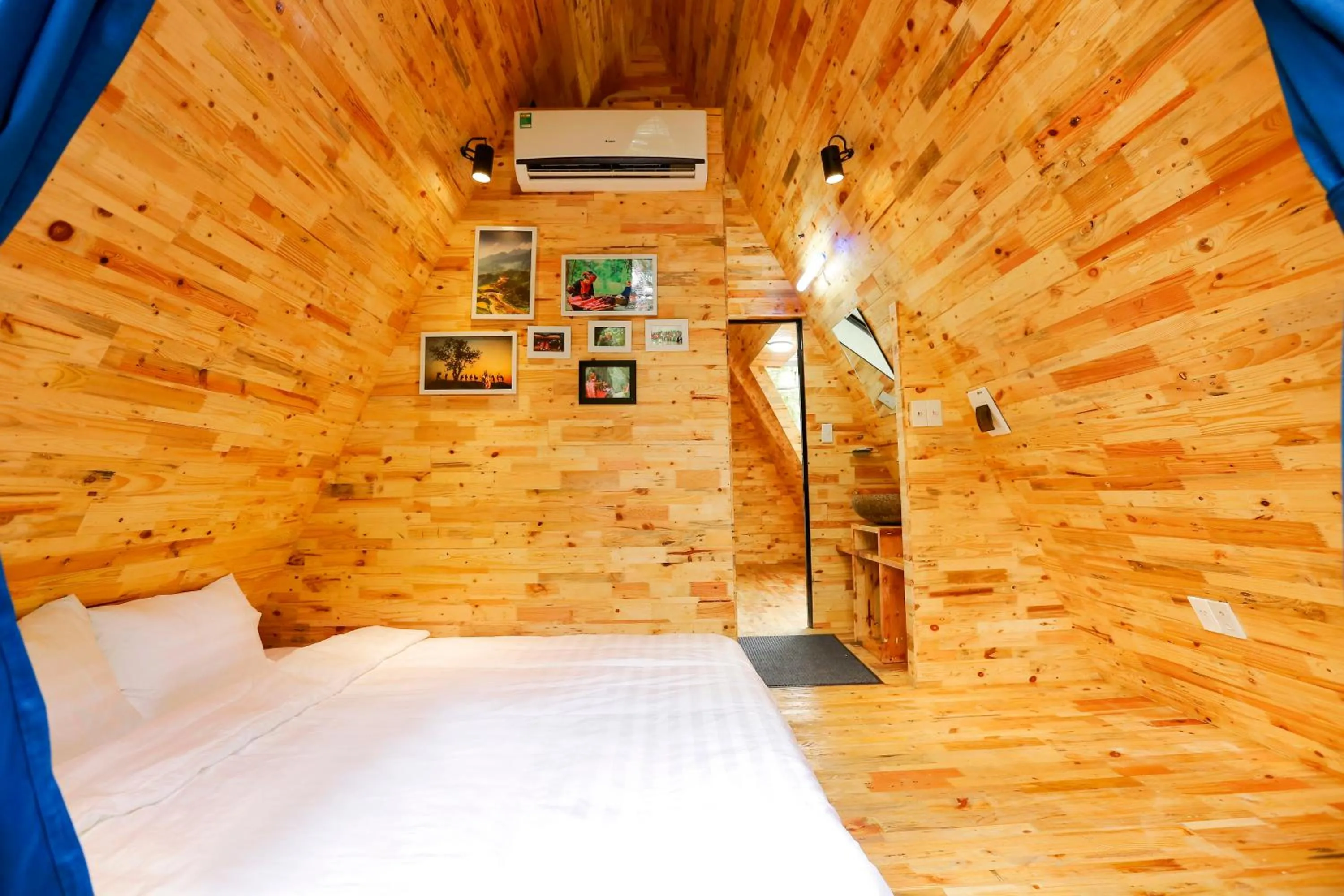 Bed in Cat Ba Eco Lodge