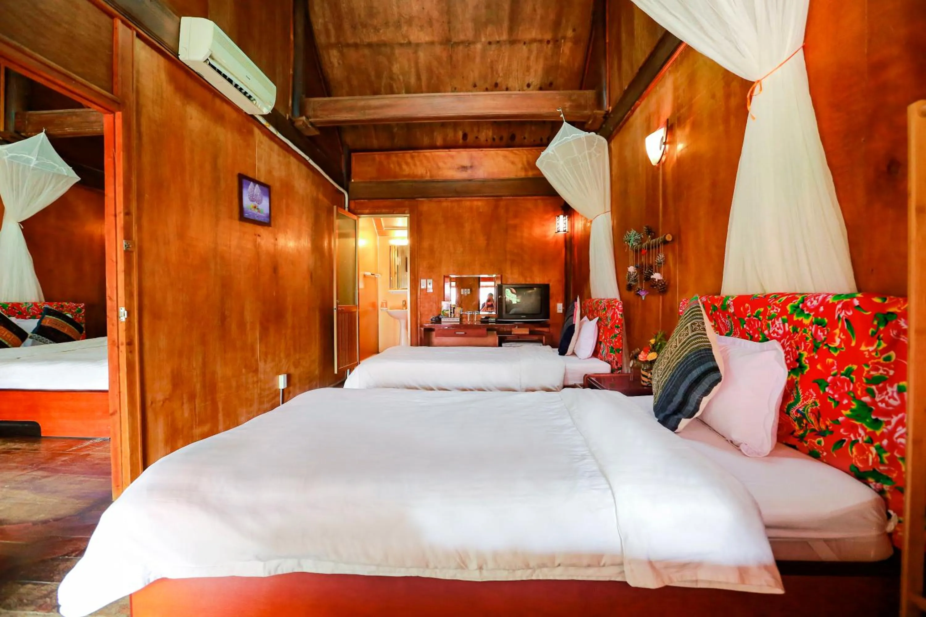 Bed in Cat Ba Eco Lodge