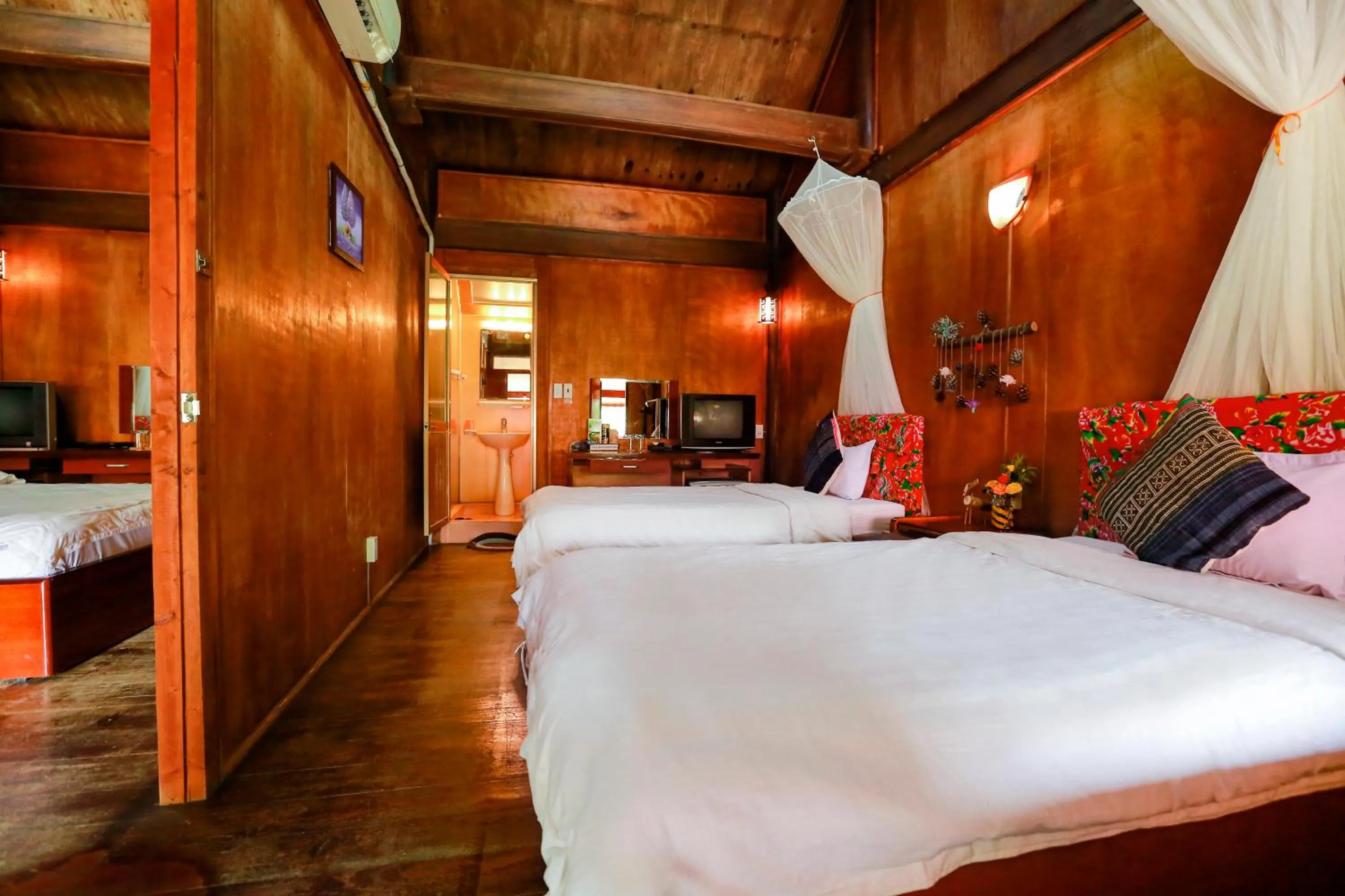 Bed in Cat Ba Eco Lodge