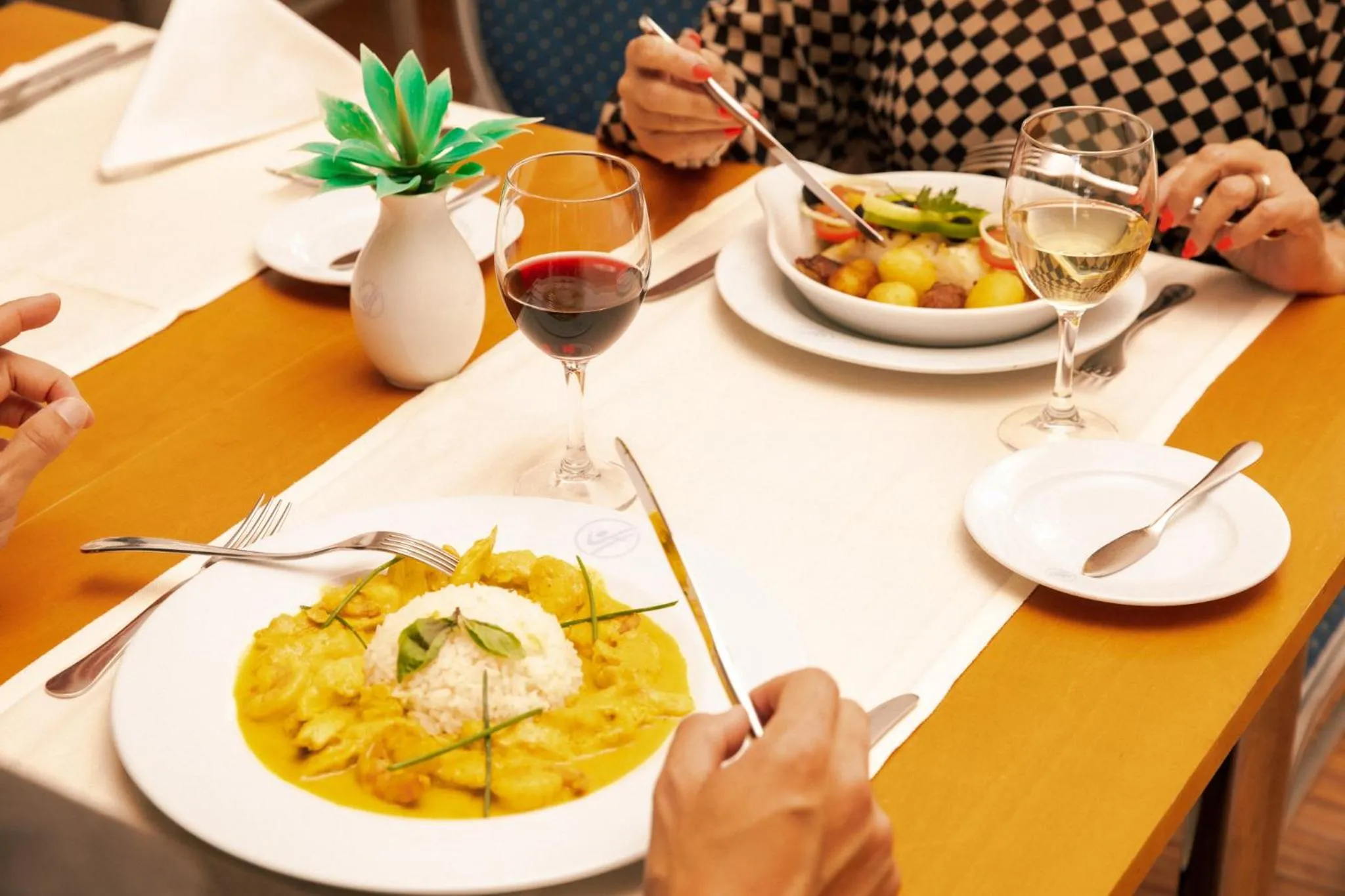 Restaurant/places to eat in VIP Executive Santa Iria Hotel