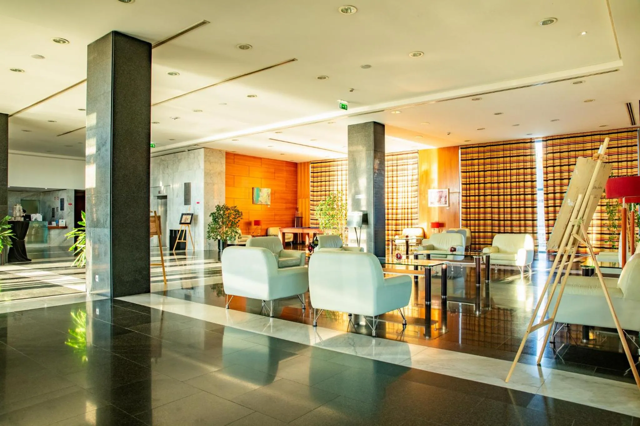 Lounge or bar in VIP Executive Santa Iria Hotel