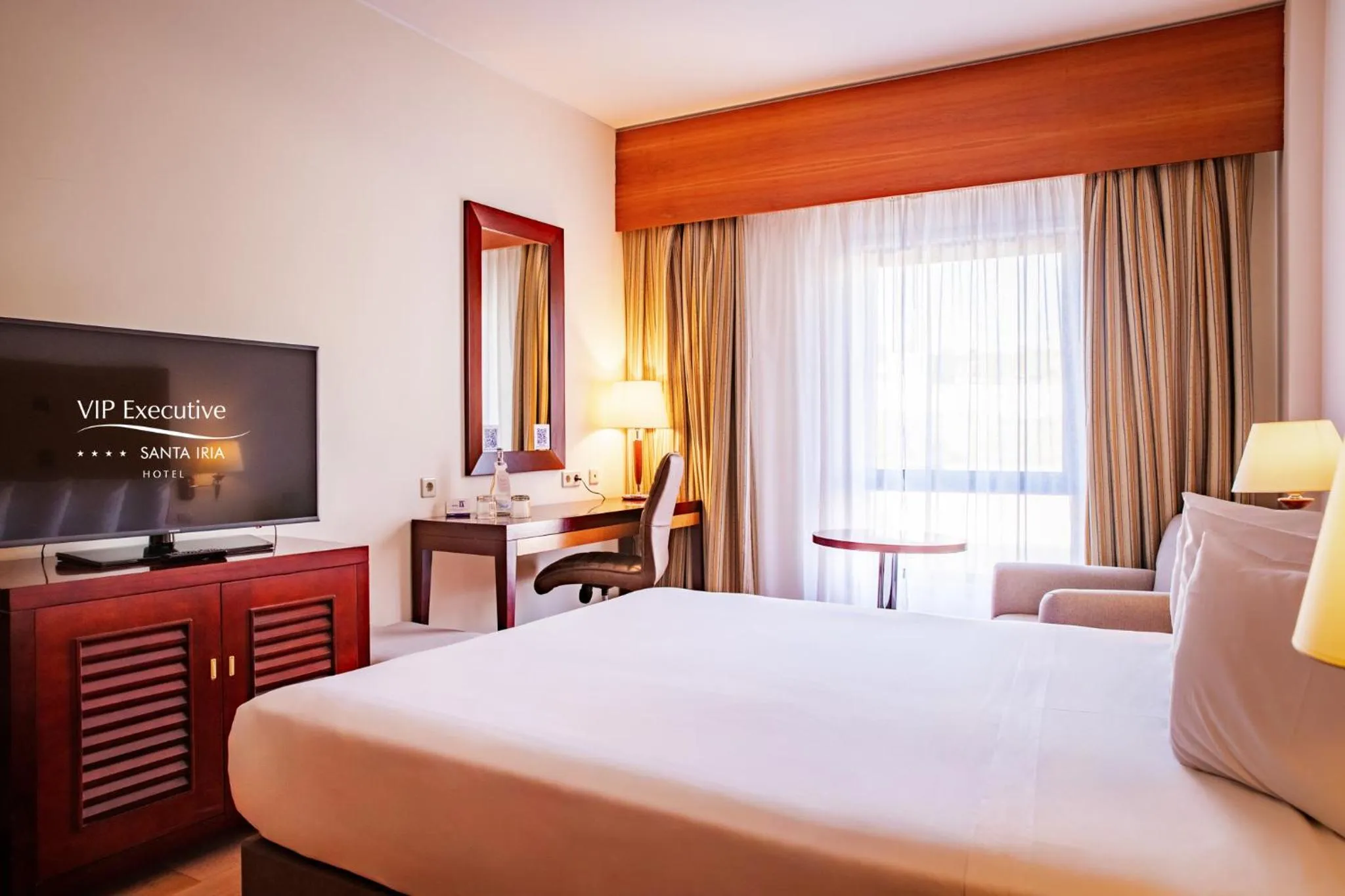 Bed in VIP Executive Santa Iria Hotel