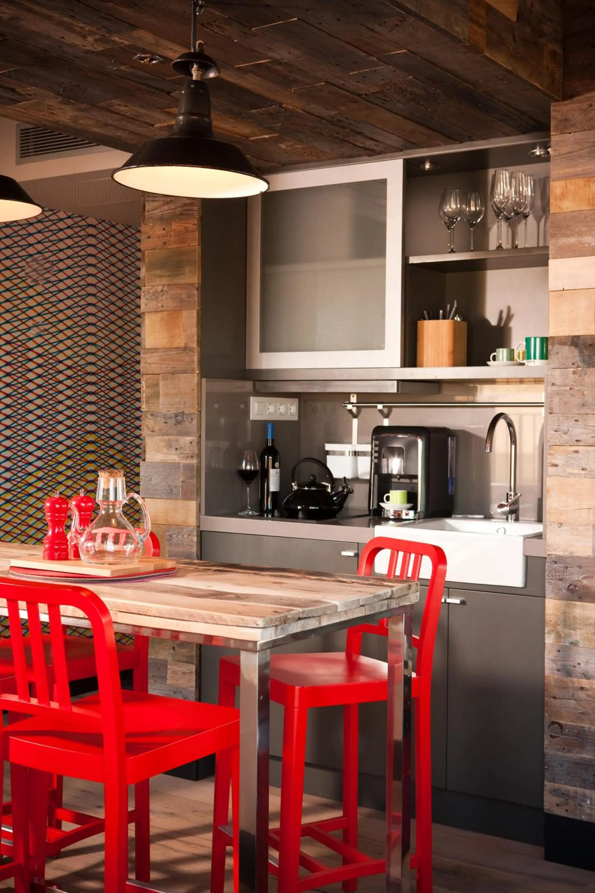 Dining area in Generator Barcelona