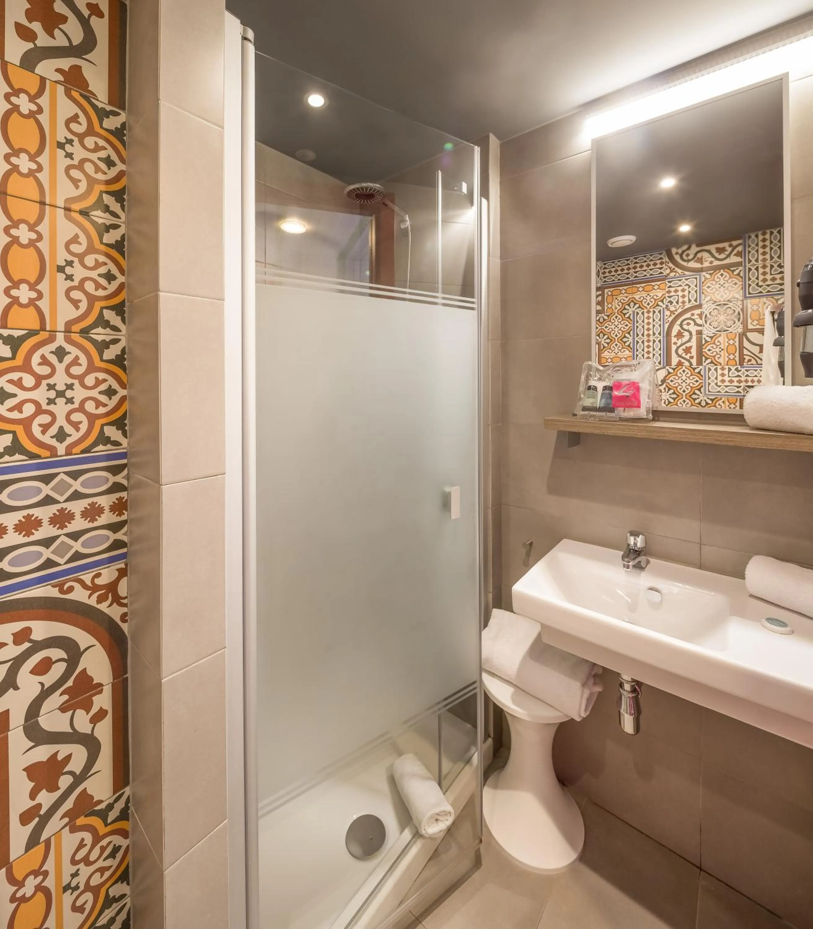 Shower in Generator Barcelona