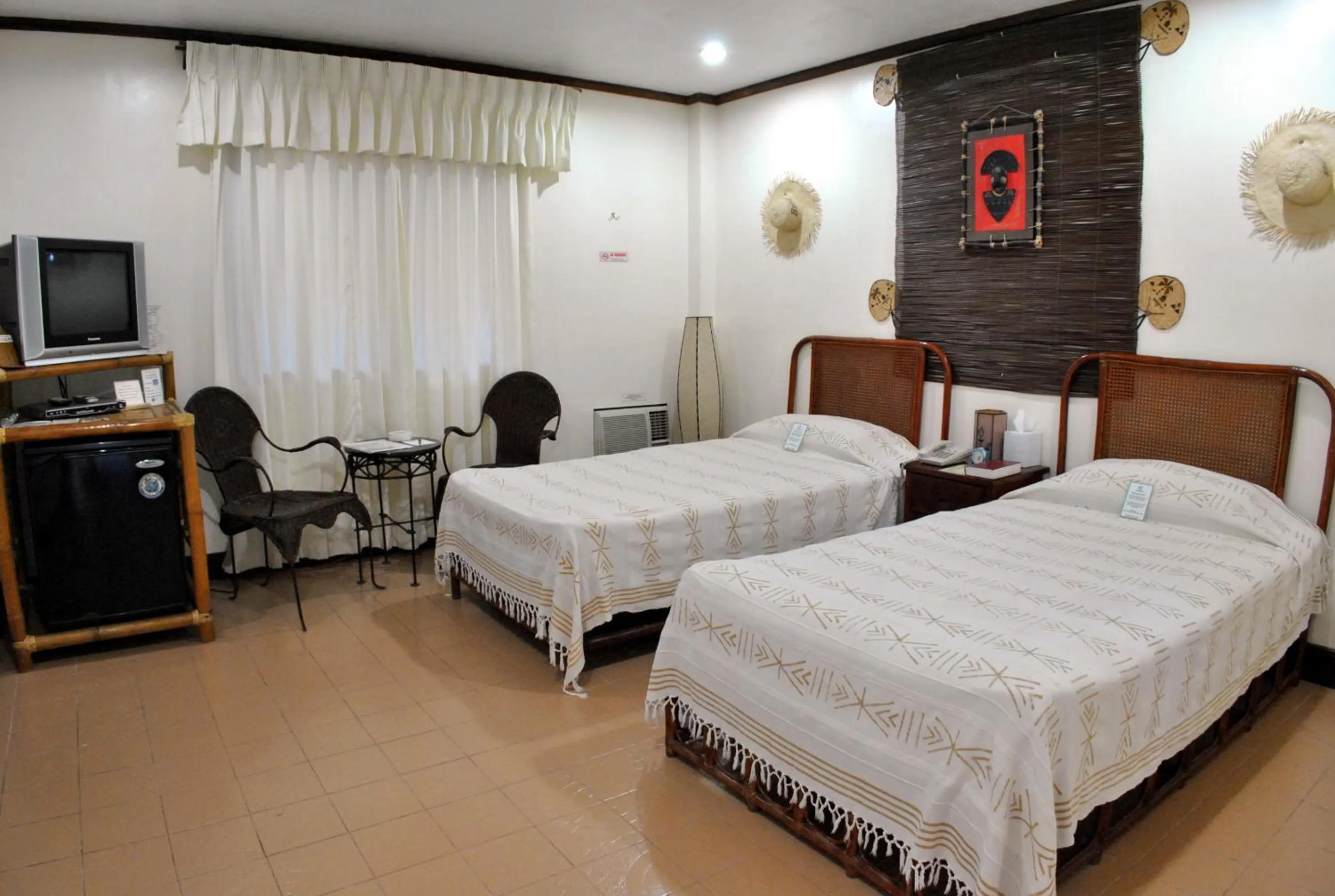 Photo of the whole room, Bed in Surfside Boracay Resort