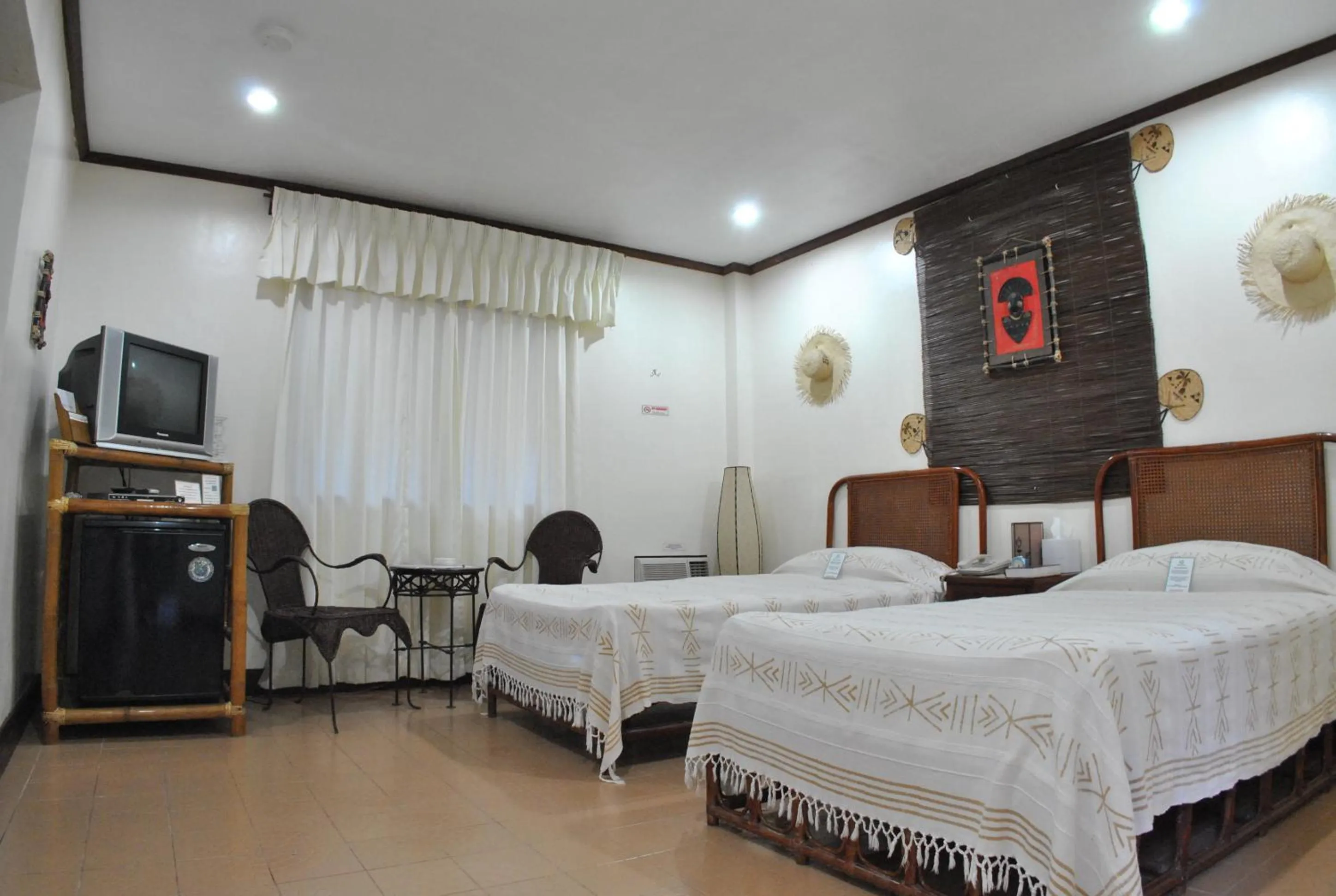 Photo of the whole room, Bed in Surfside Boracay Resort