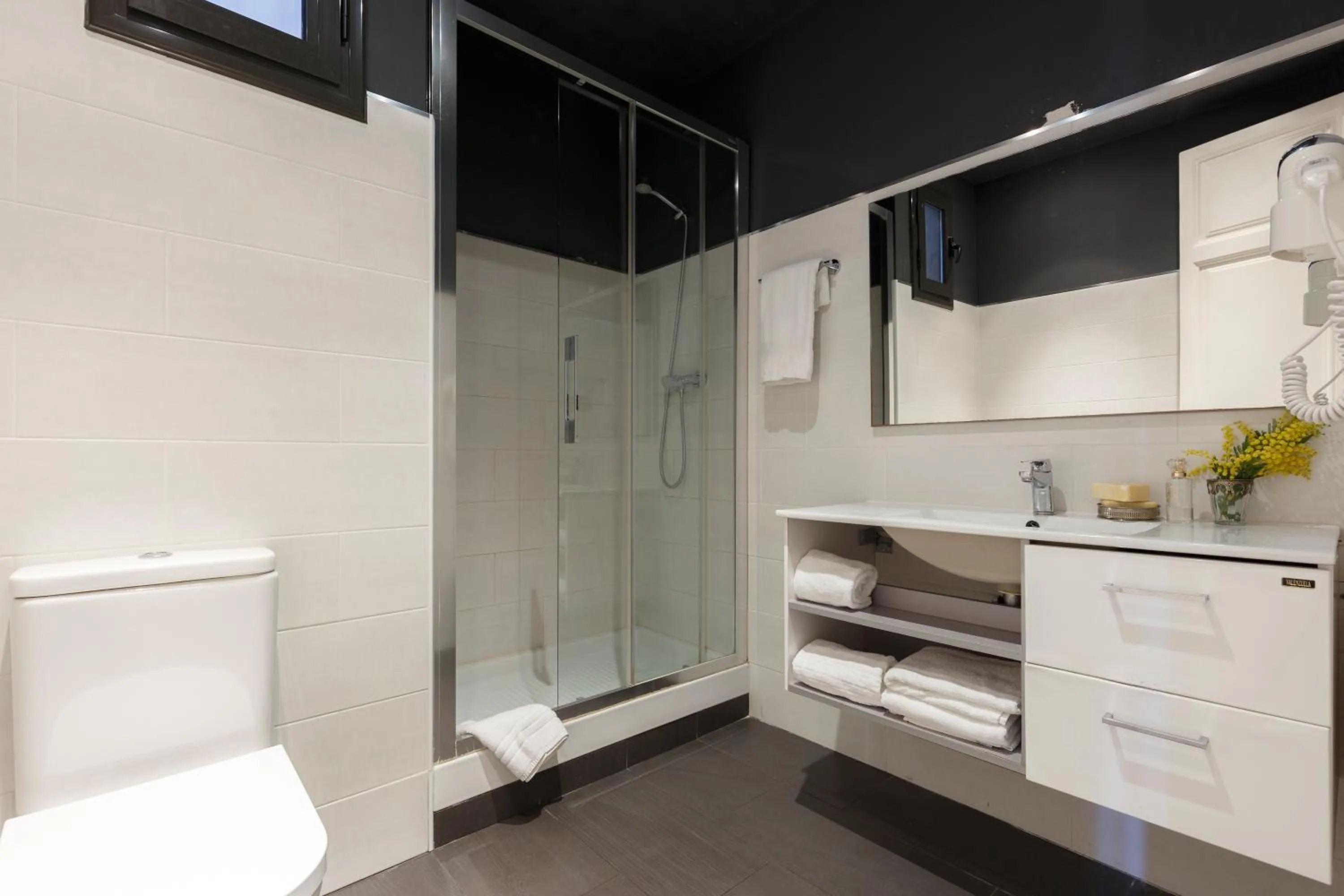 Bathroom in AinB Eixample-Miro Apartments