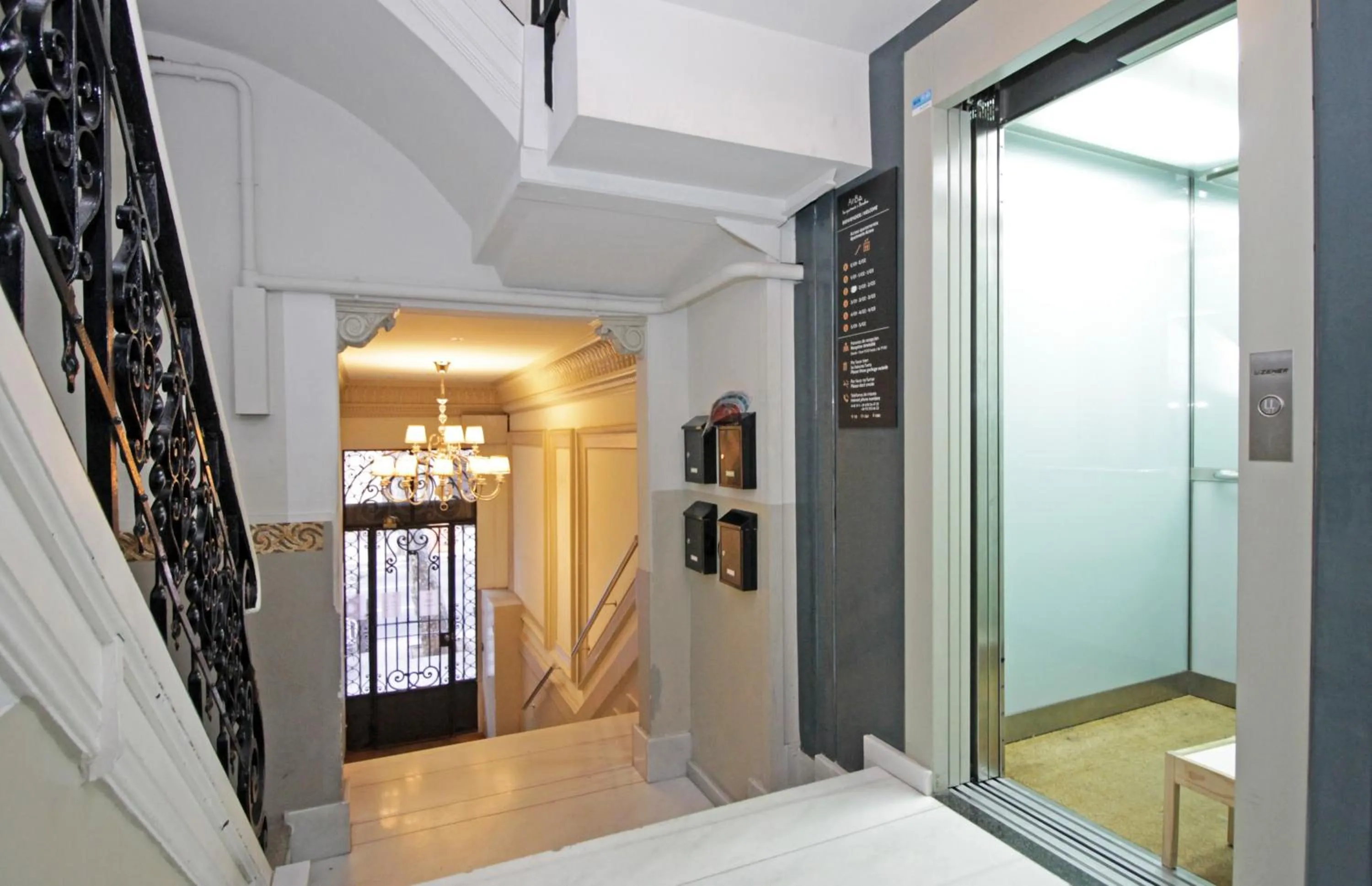 Lobby or reception in AinB Eixample-Miro Apartments